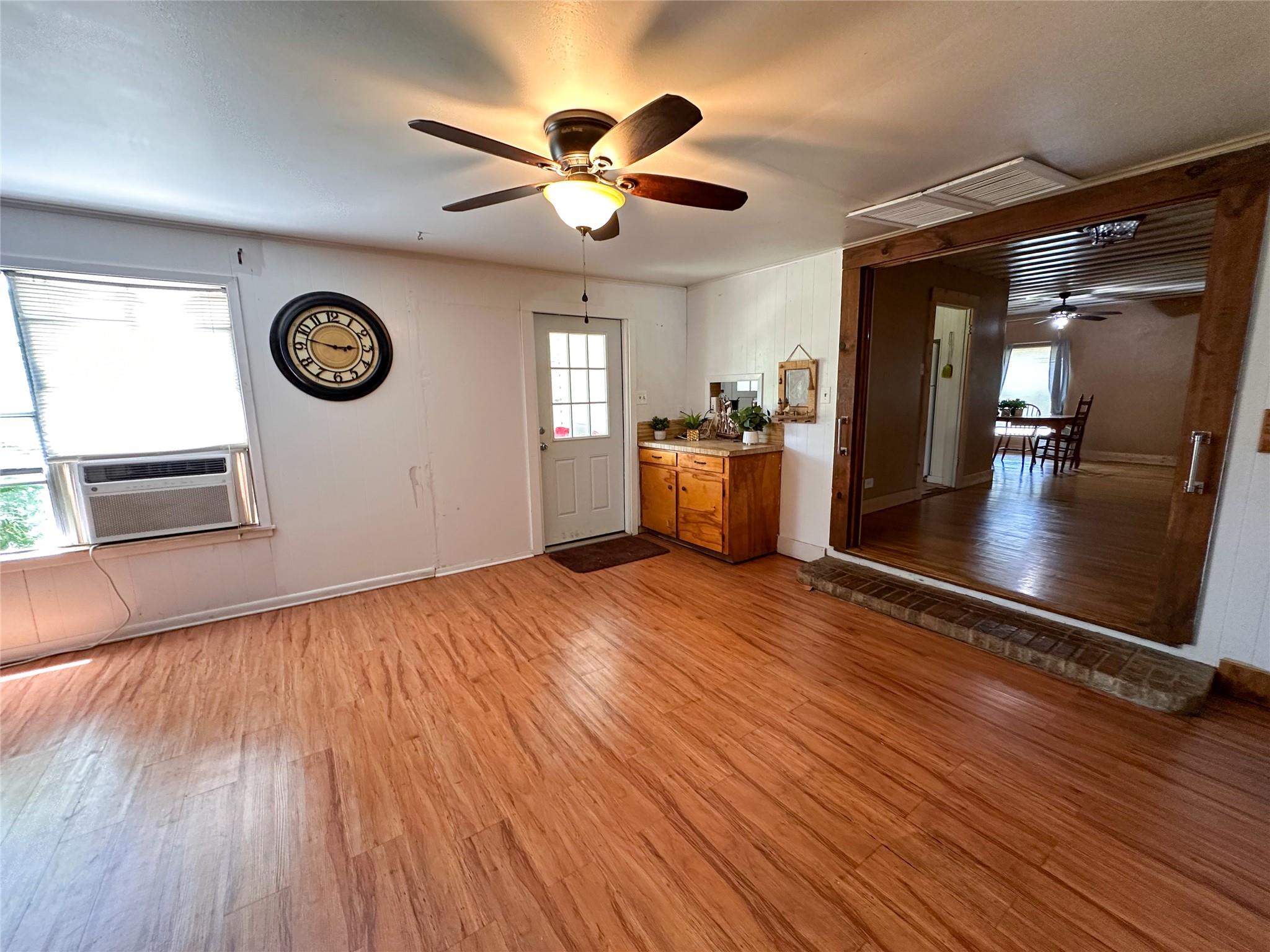 407 4th Ave, Smithville, TX 78957