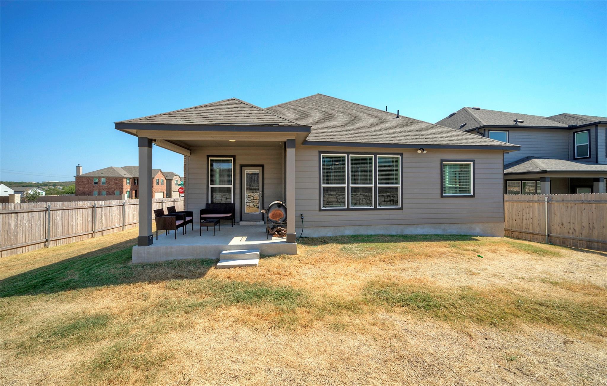 7706 DOUVAINE Dr, Austin, TX 78744