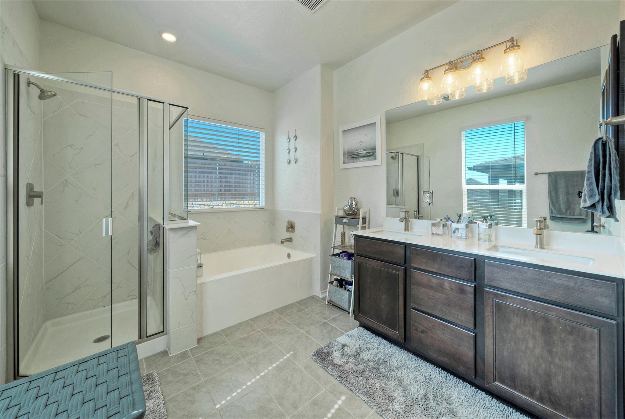 7706 DOUVAINE Dr, Austin, TX 78744