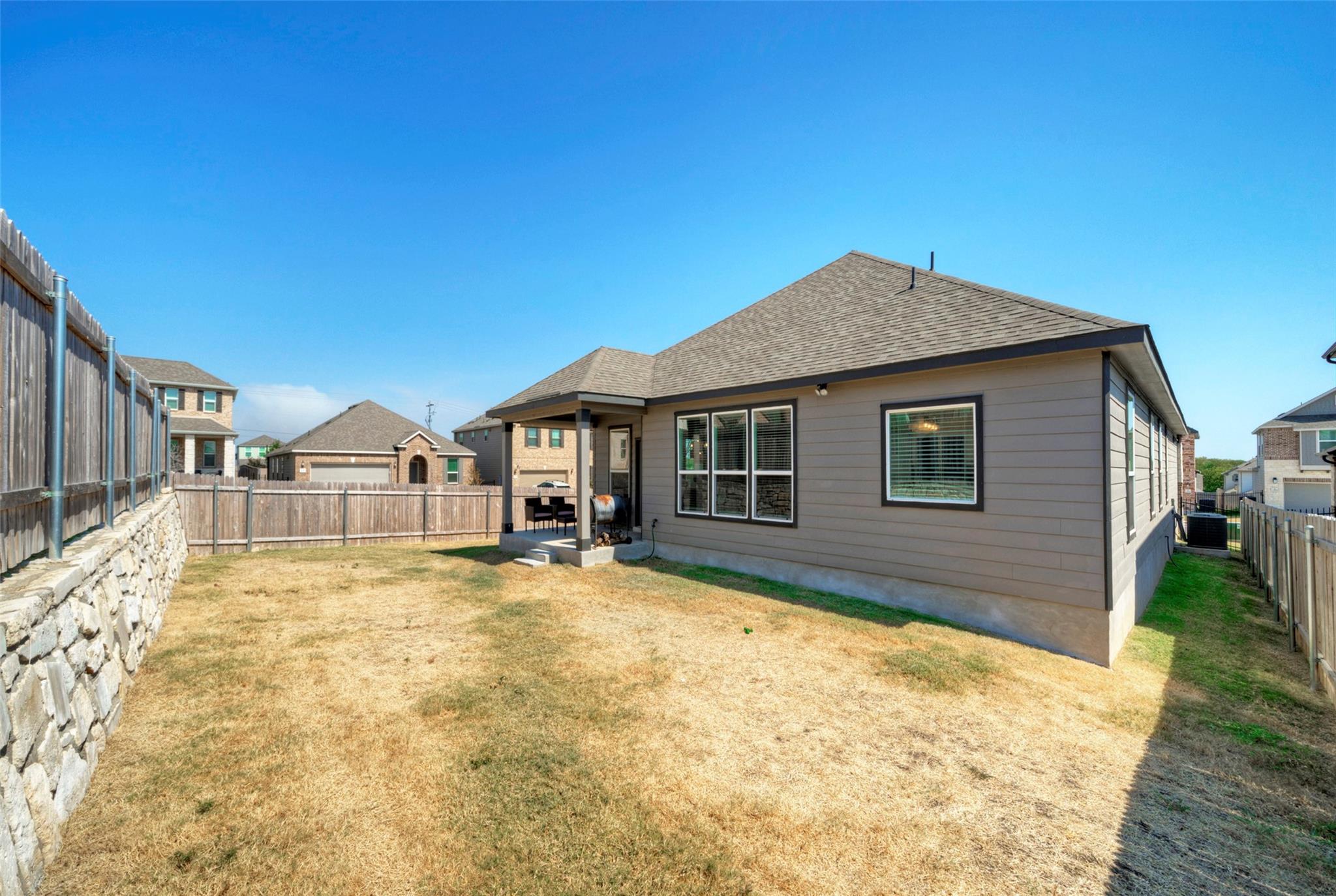 7706 DOUVAINE Dr, Austin, TX 78744