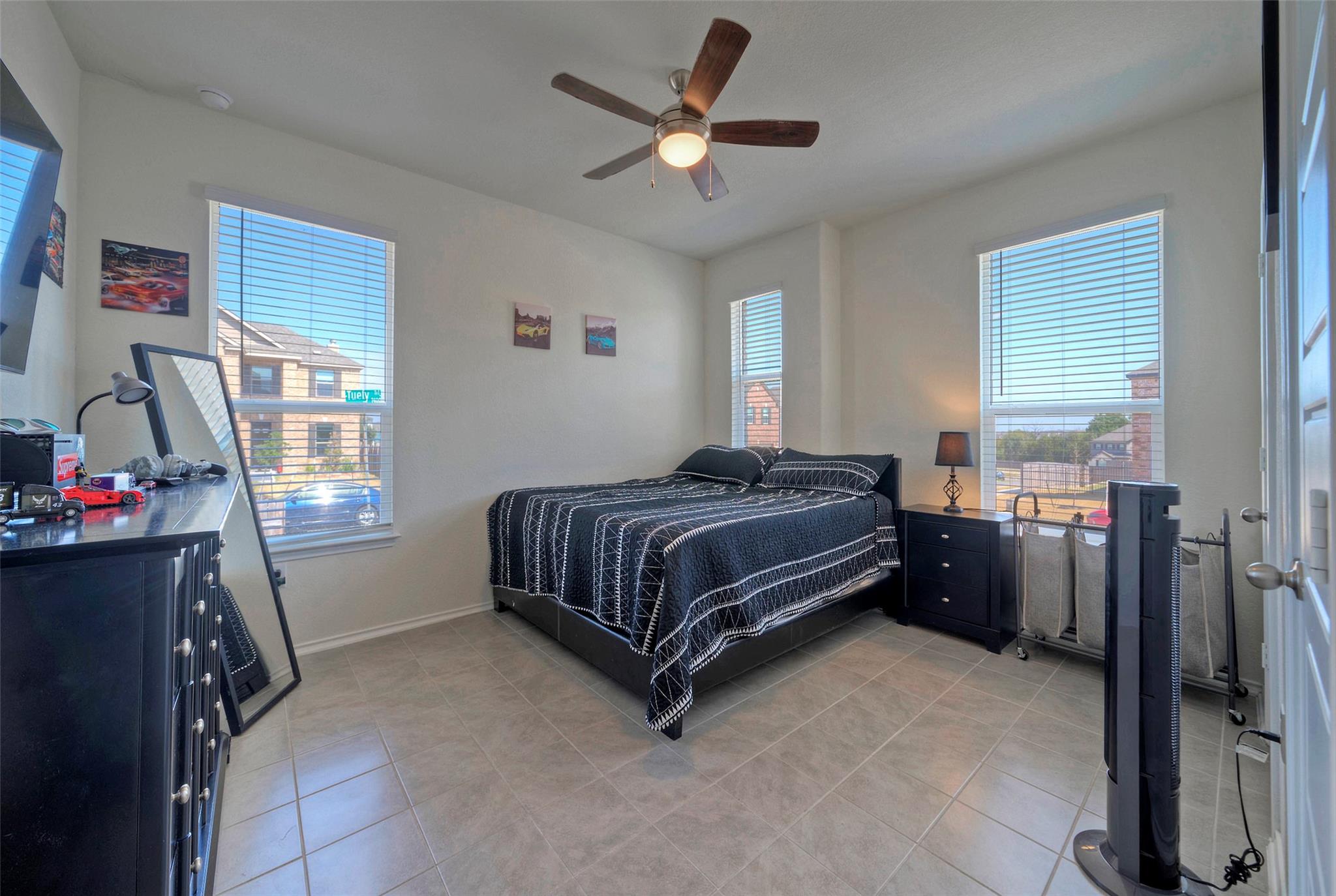 7706 DOUVAINE Dr, Austin, TX 78744