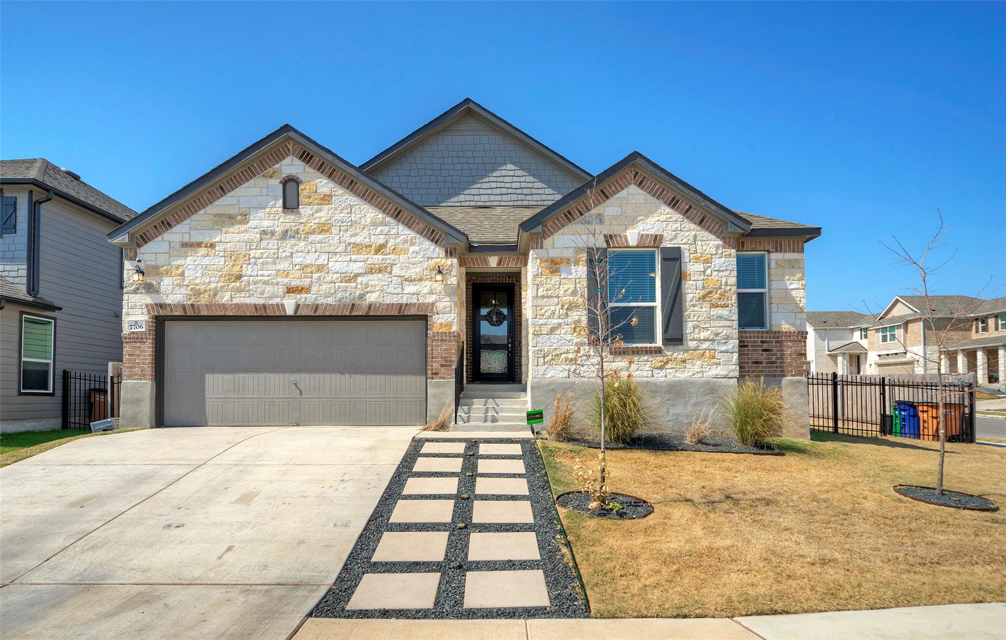 7706 DOUVAINE Dr, Austin, TX 78744