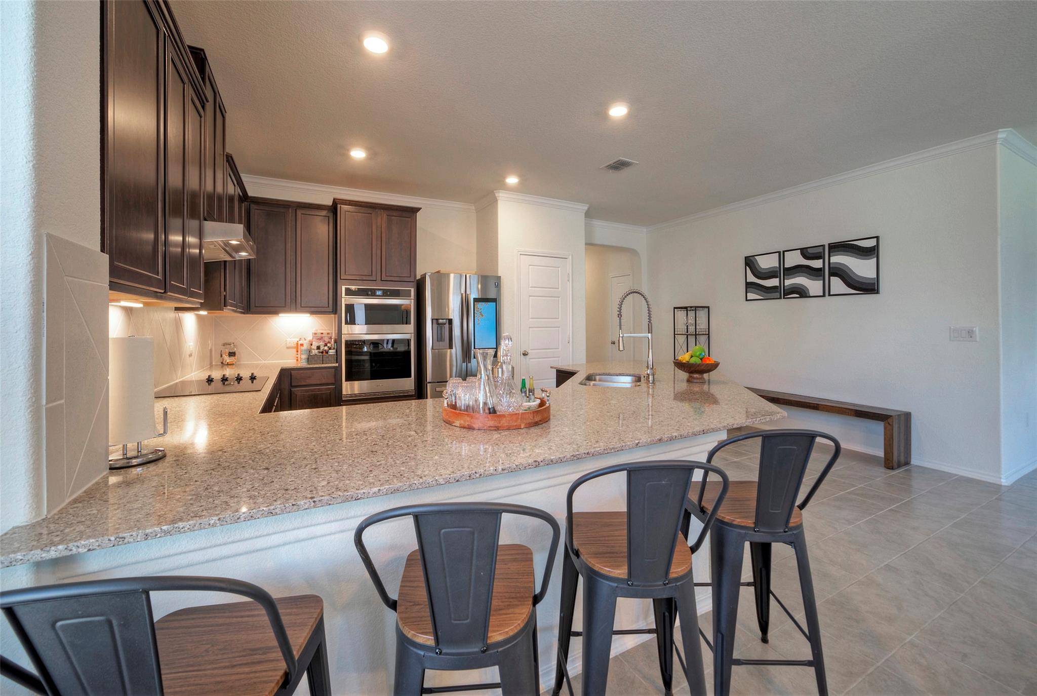 7706 DOUVAINE Dr, Austin, TX 78744