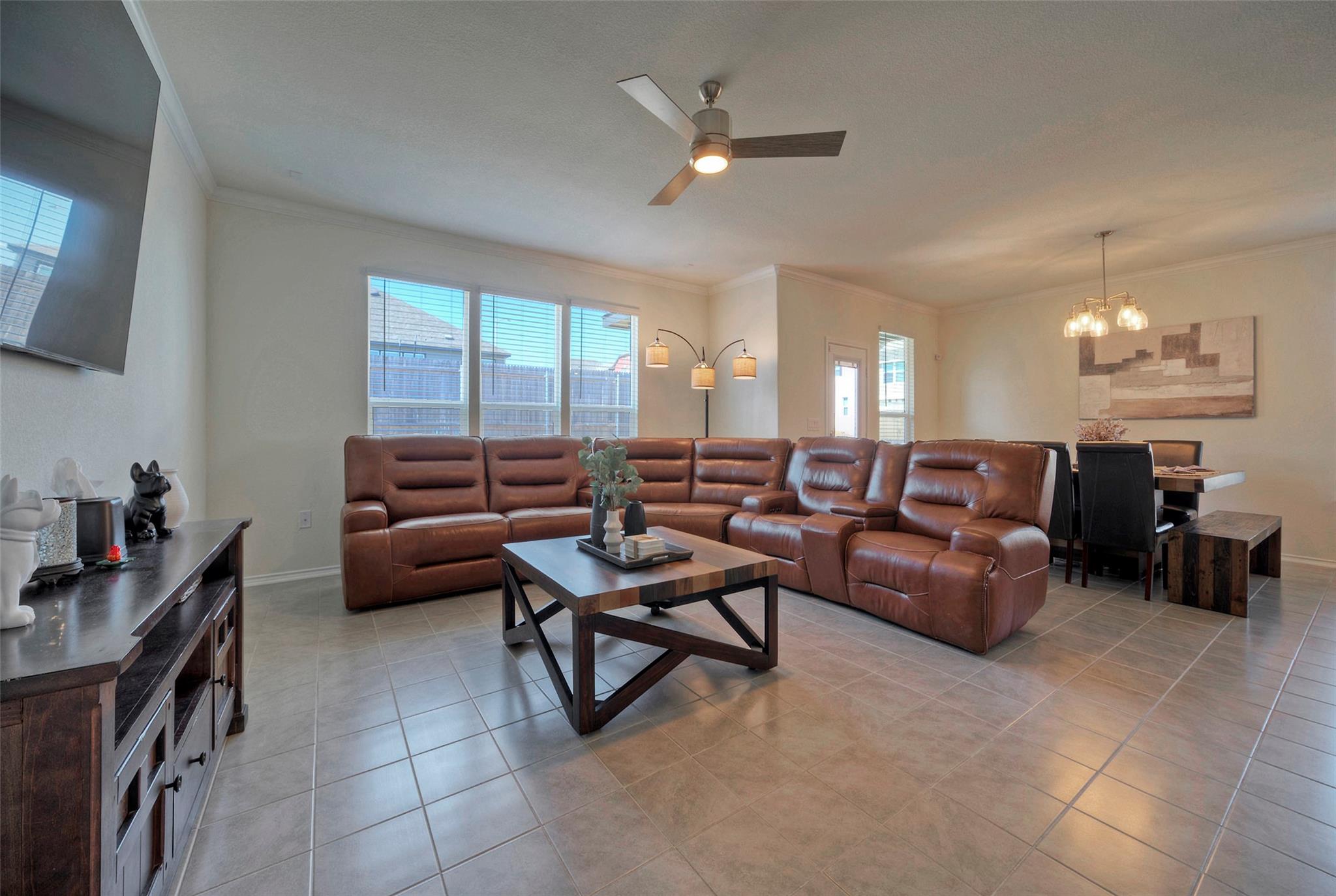 7706 DOUVAINE Dr, Austin, TX 78744