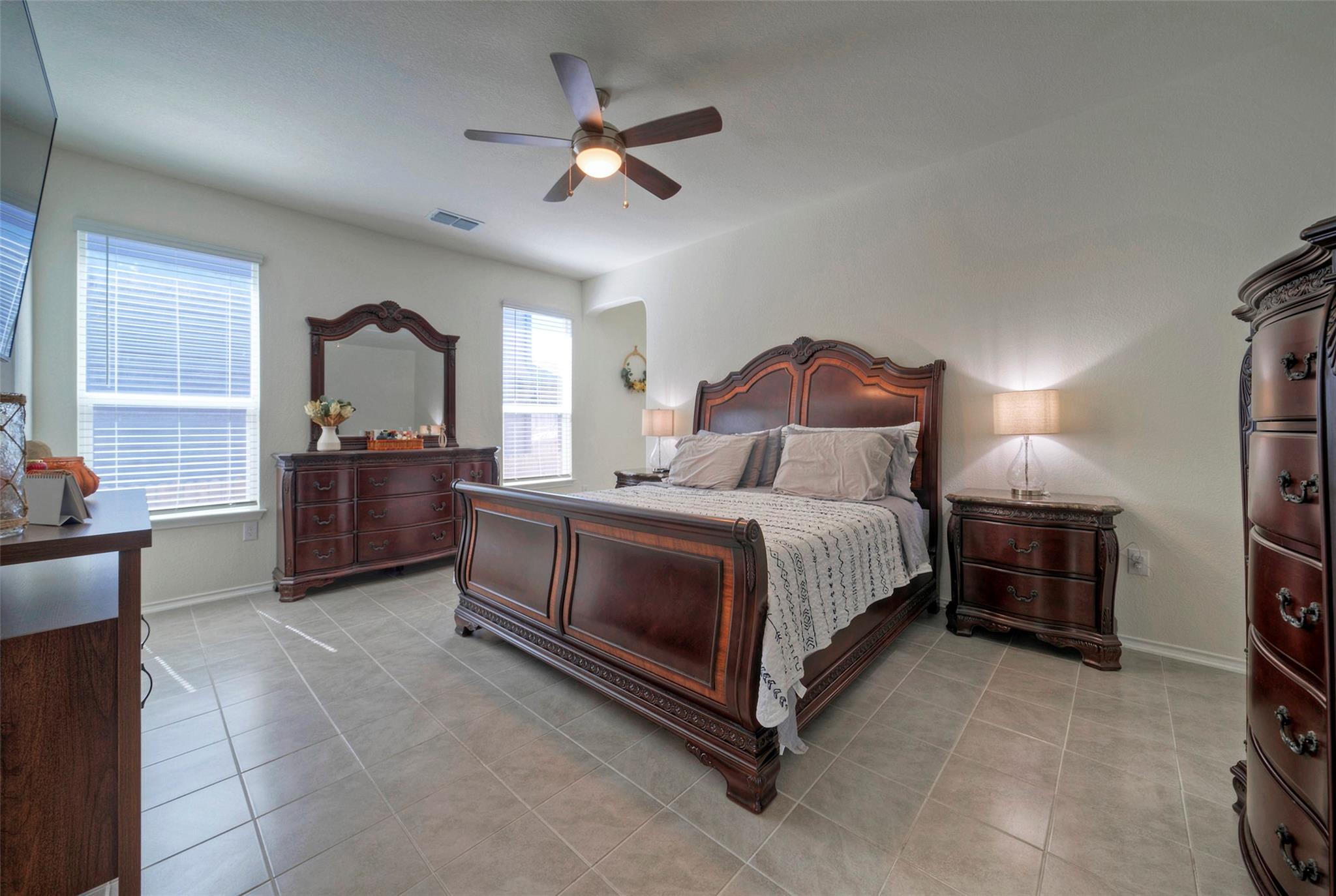 7706 DOUVAINE Dr, Austin, TX 78744