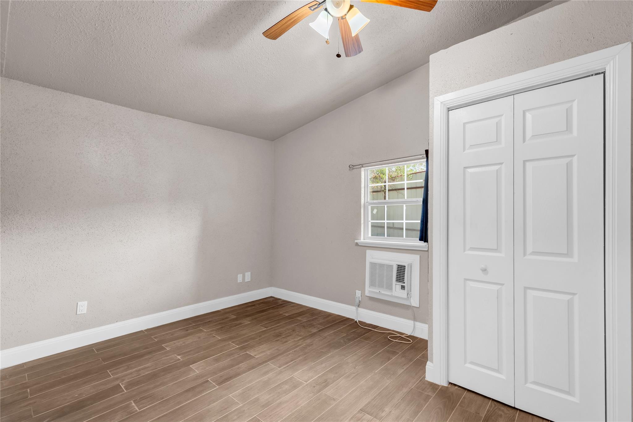 5053 Highway 71 E # A, Del Valle, TX 78617