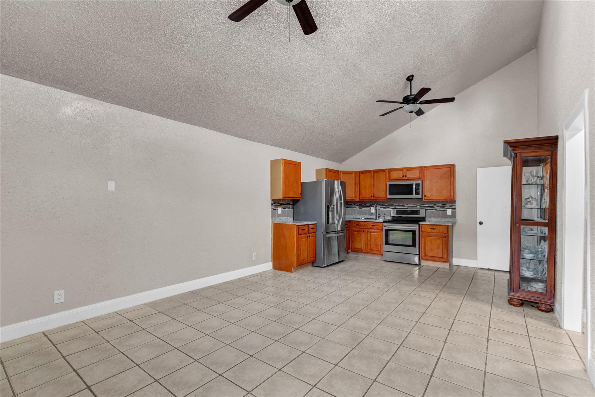 5053 Highway 71 E # A, Del Valle, TX 78617