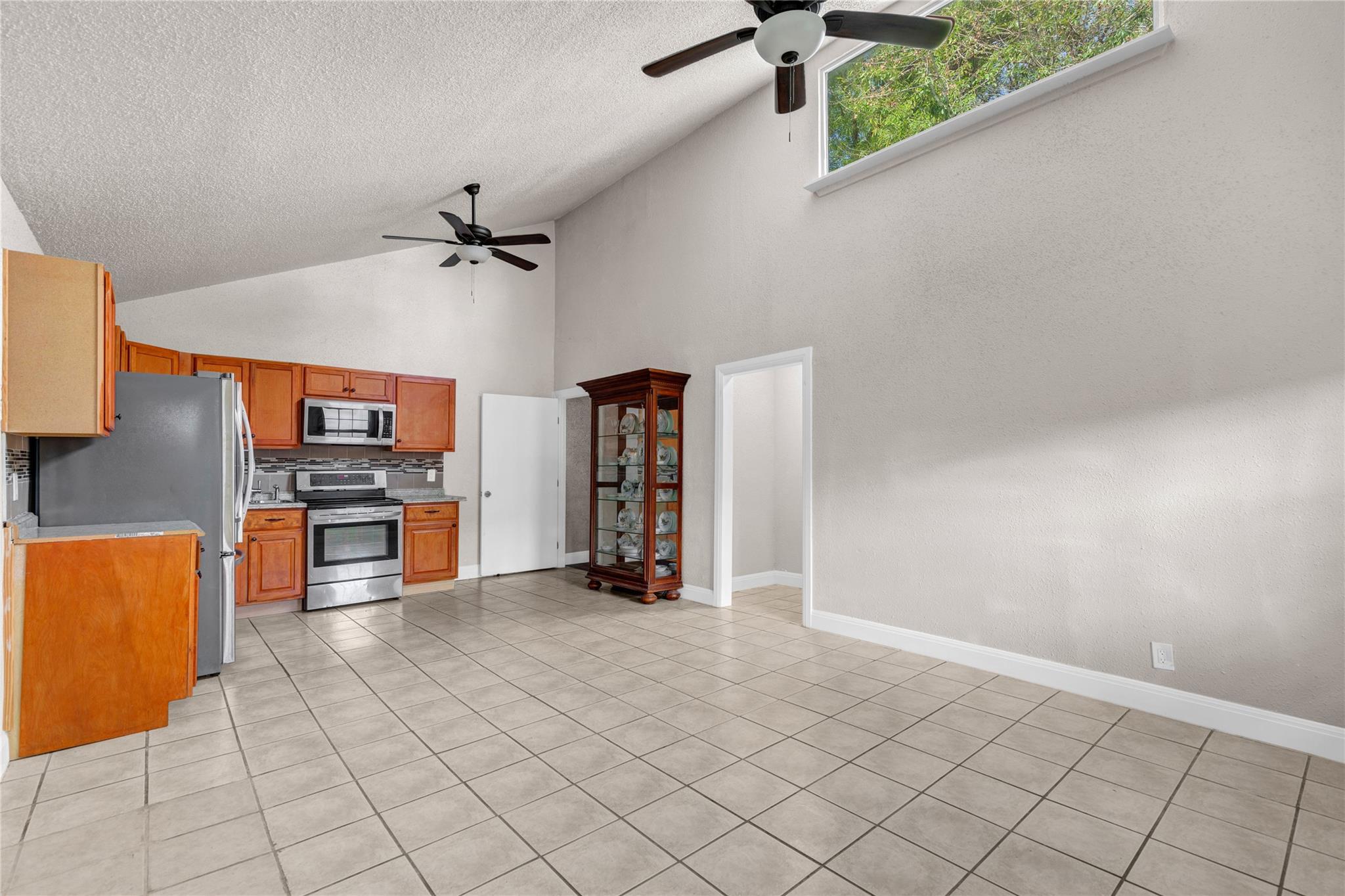 5053 Highway 71 E # A, Del Valle, TX 78617