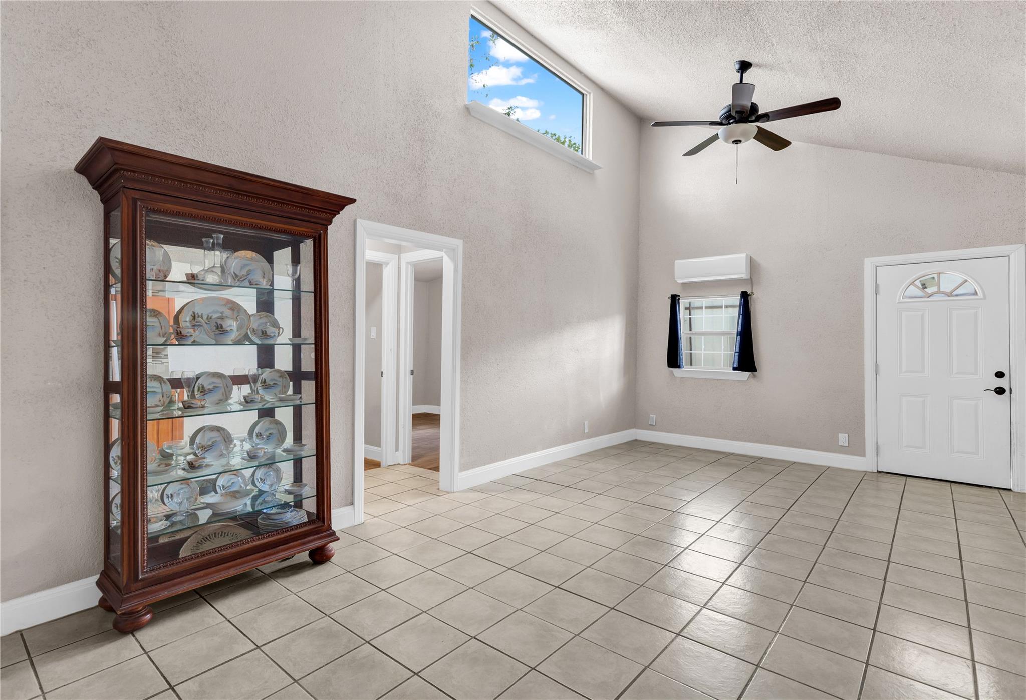 5053 Highway 71 E # A, Del Valle, TX 78617