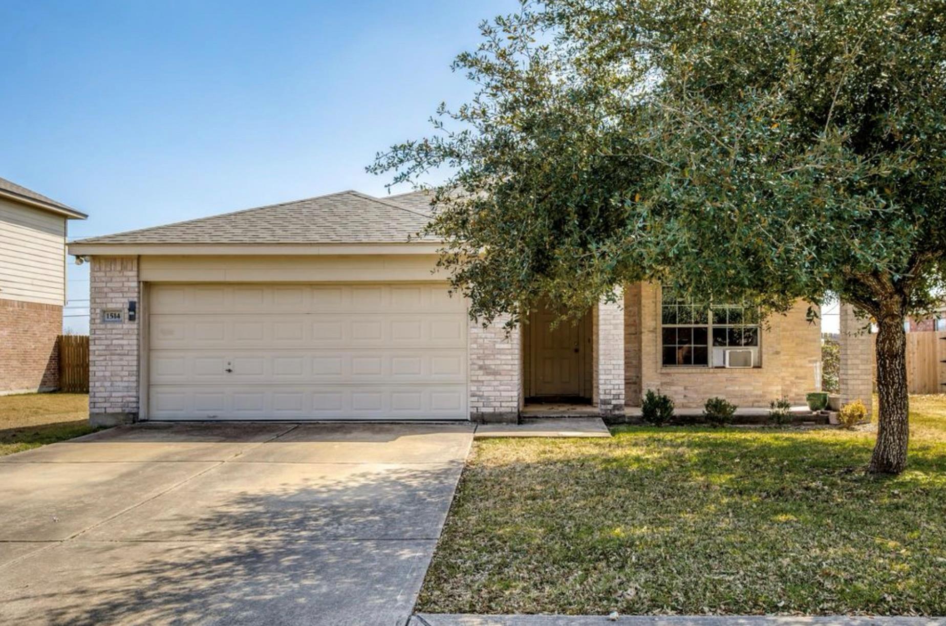 1514 Paint Brush Dr, Lockhart, TX 78644