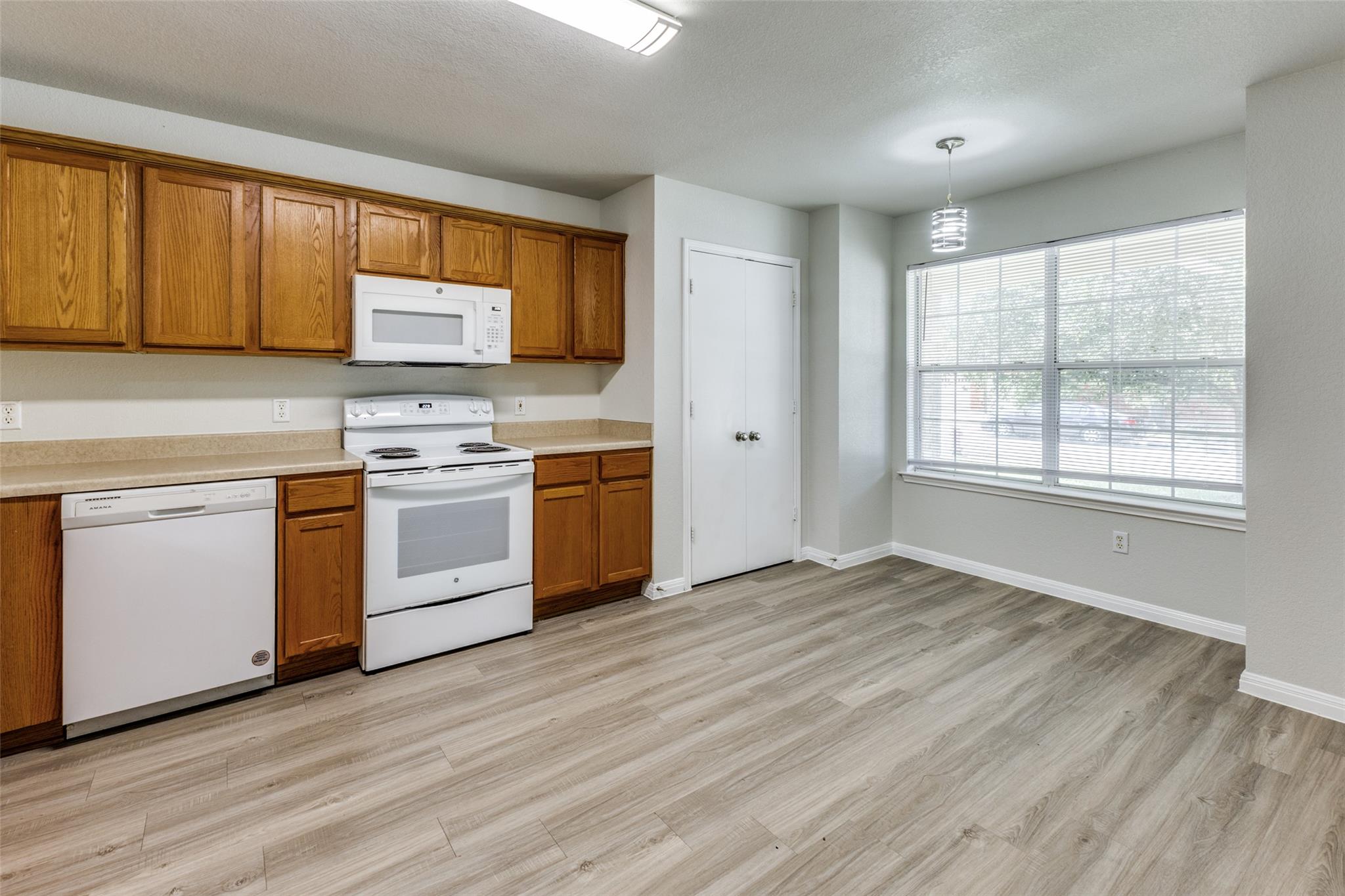 1514 Paint Brush Dr, Lockhart, TX 78644