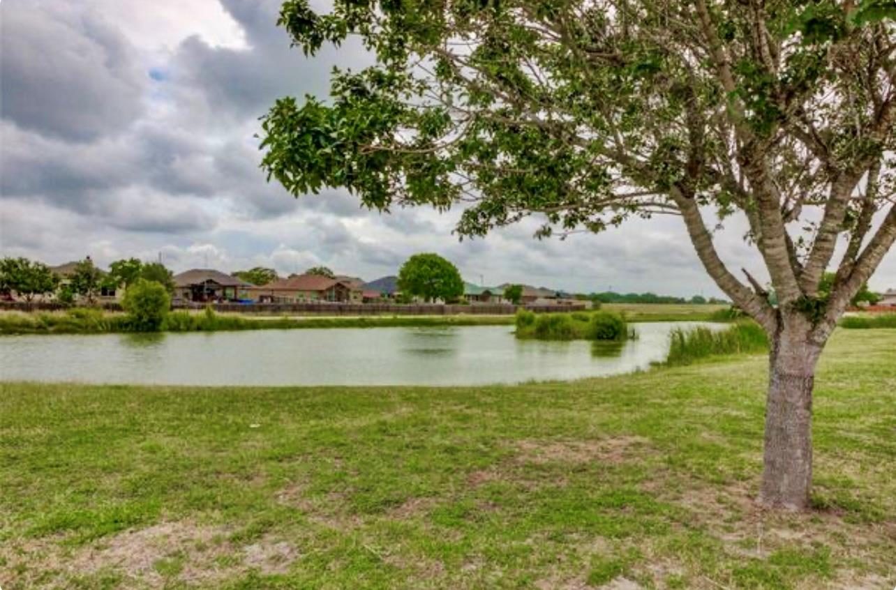 1514 Paint Brush Dr, Lockhart, TX 78644