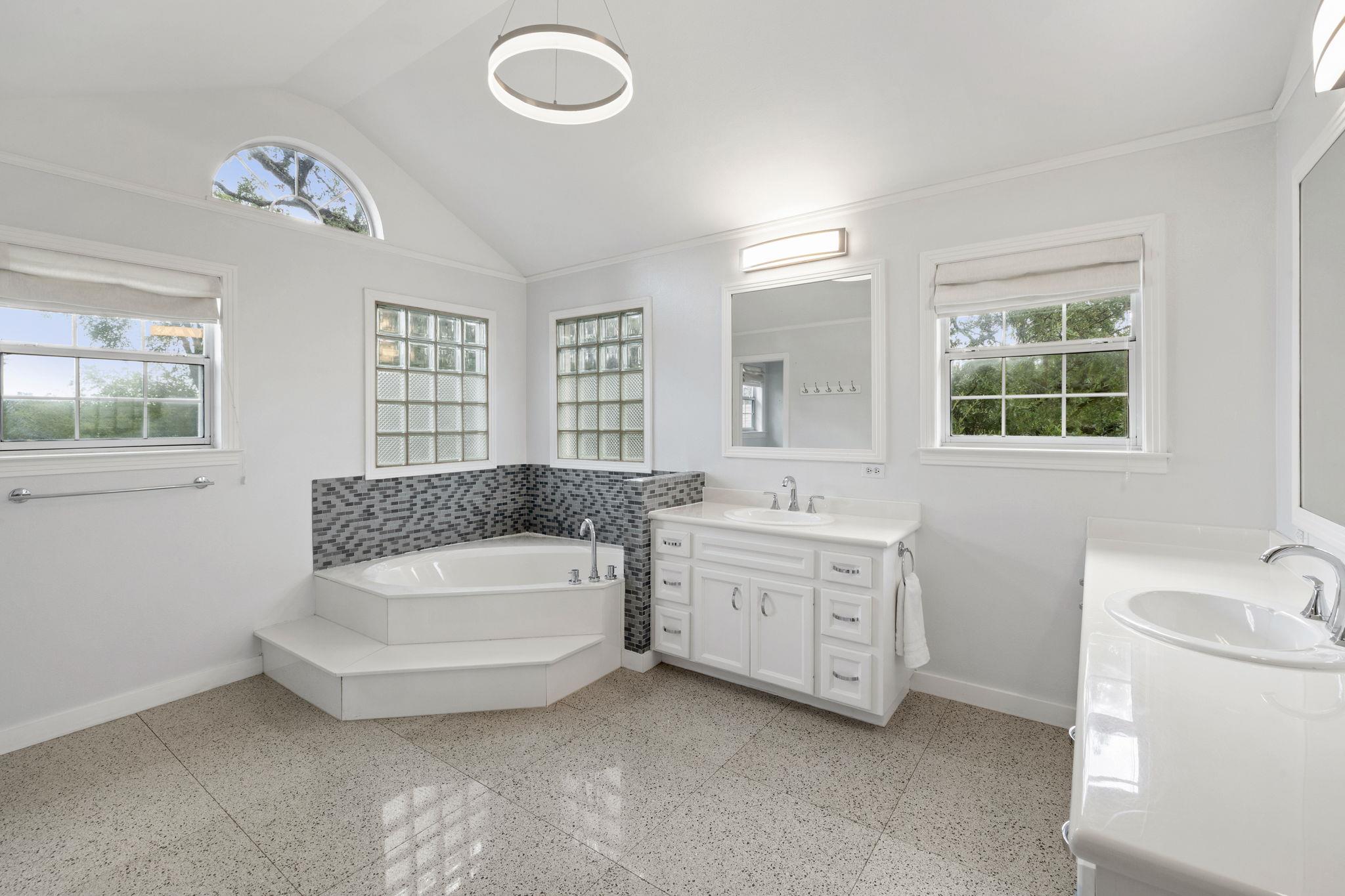 3712 Gilbert St, Austin, TX 78703