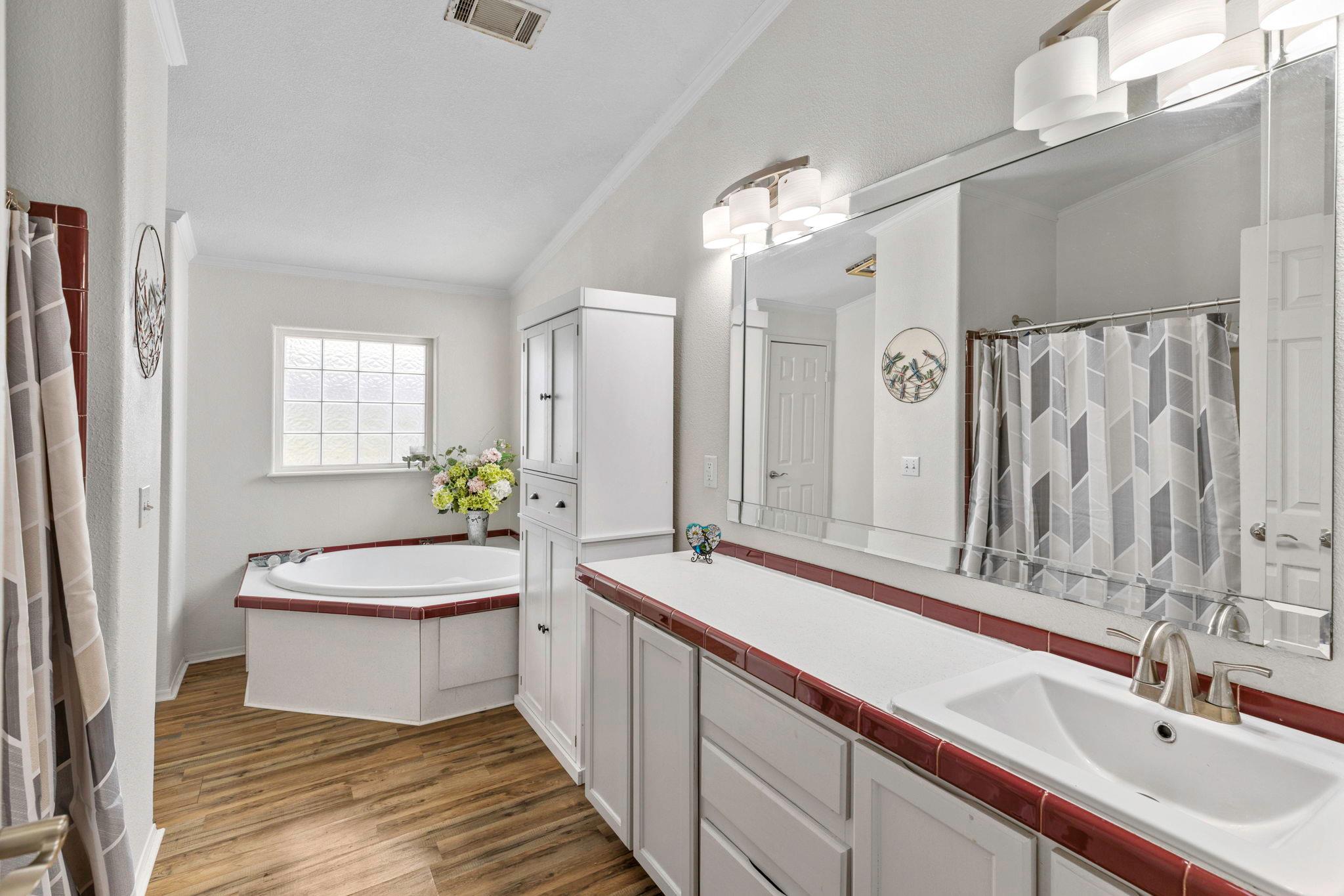 1082 Black Ankle Rd, Lockhart, TX 78644