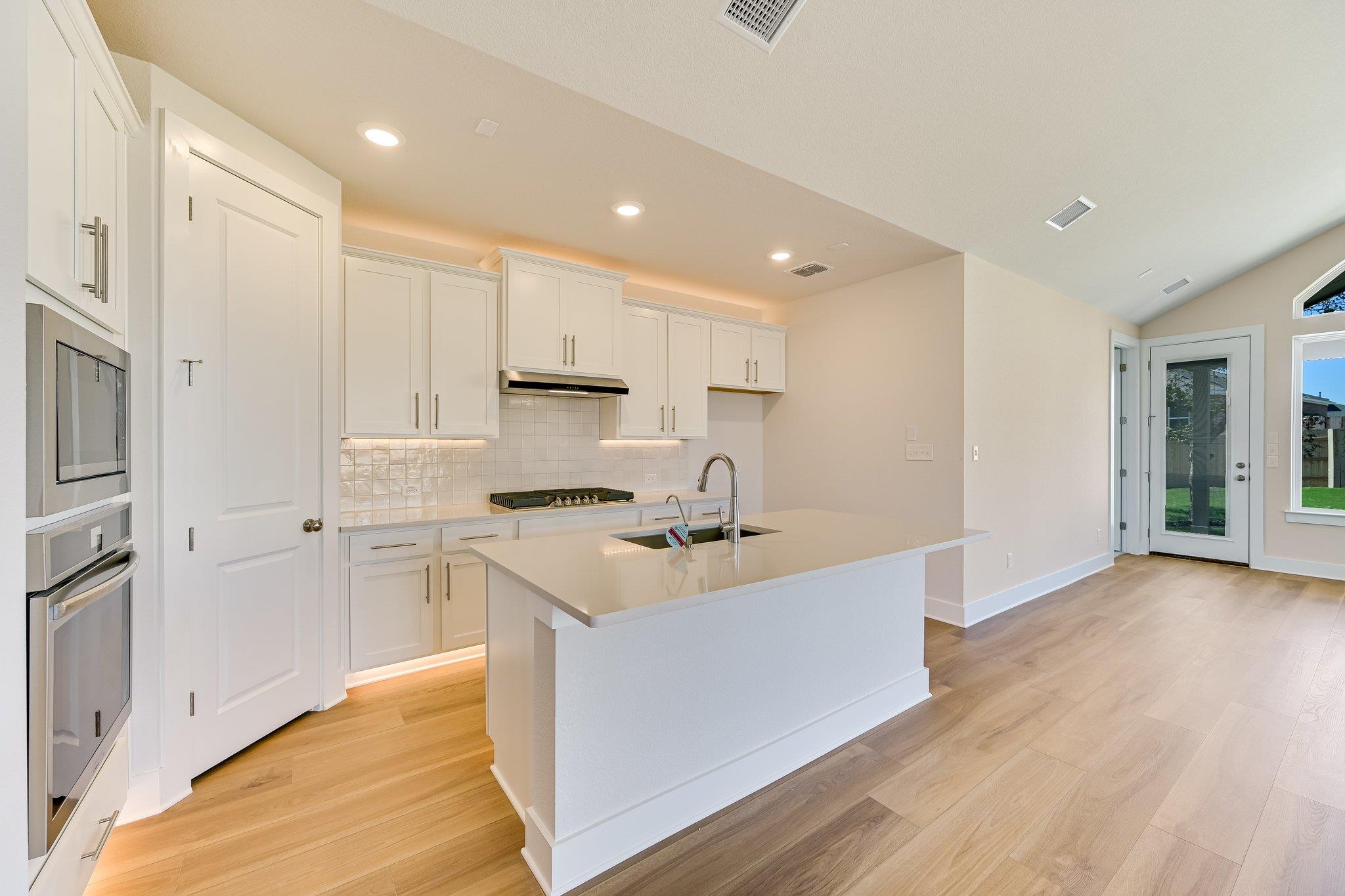 427 Fountain Grass Dr, San Marcos, TX 78666