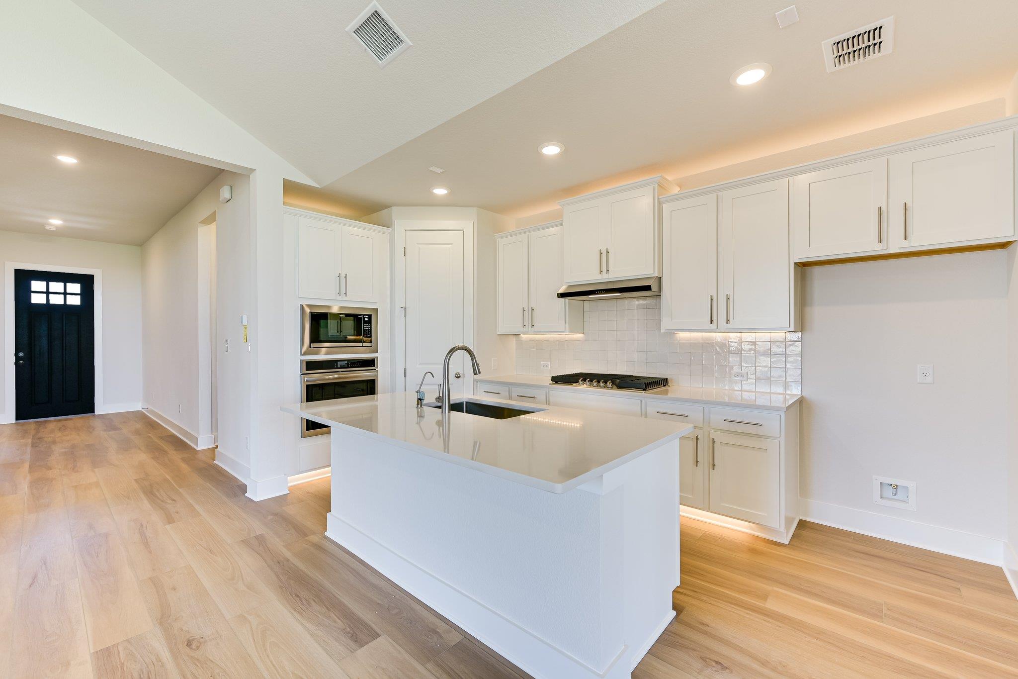 427 Fountain Grass Dr, San Marcos, TX 78666