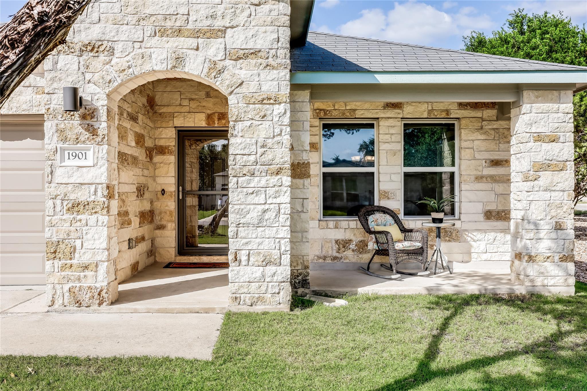 1901 Owens Ln, Lago Vista, TX 78645