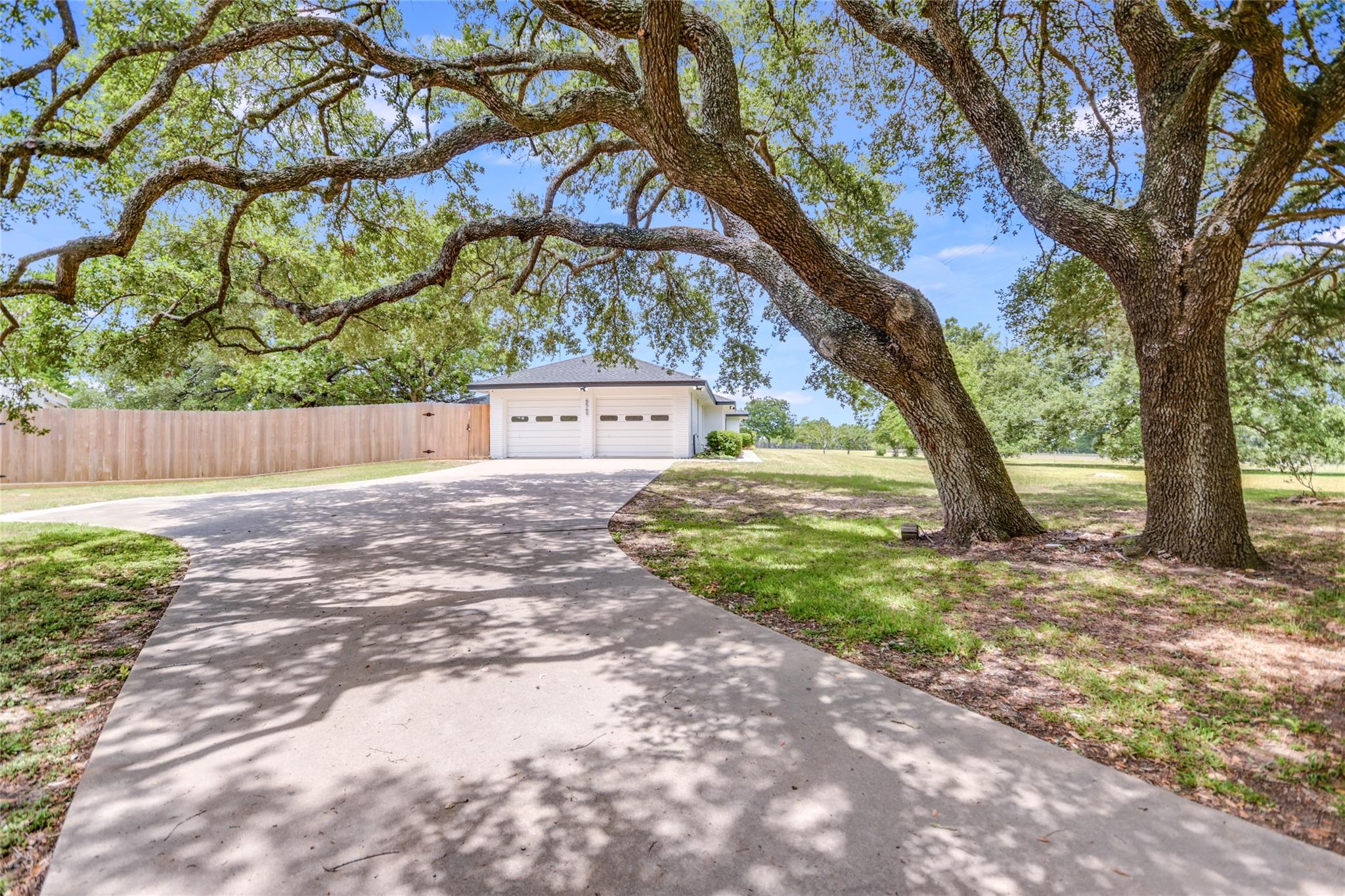 6569 Cutoff Rd, Round Top, TX 78940