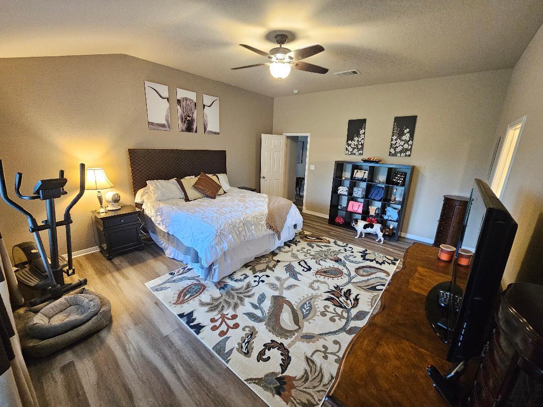 109 S Santa Fe Trl, Liberty Hill, TX 78642