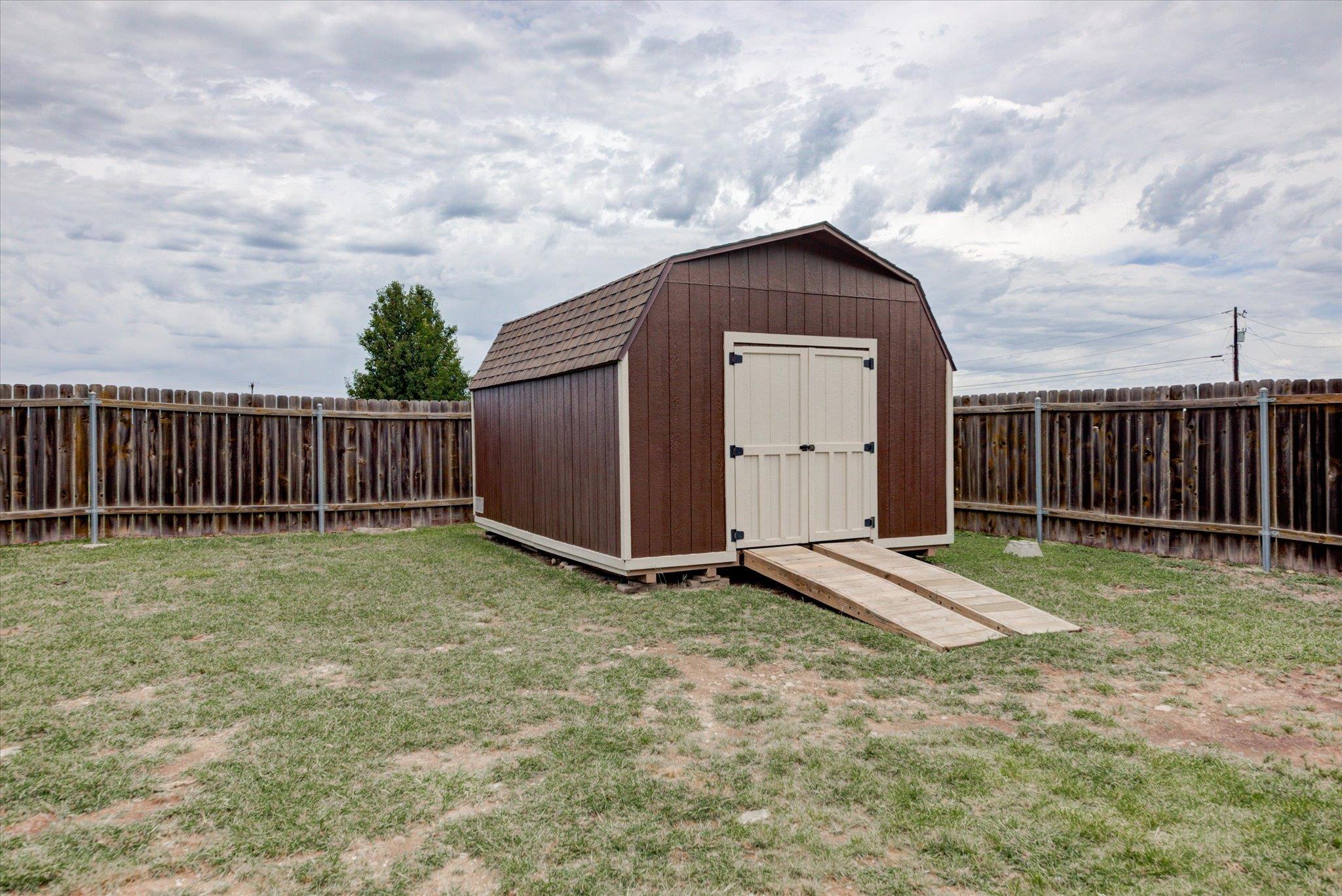 109 S Santa Fe Trl, Liberty Hill, TX 78642