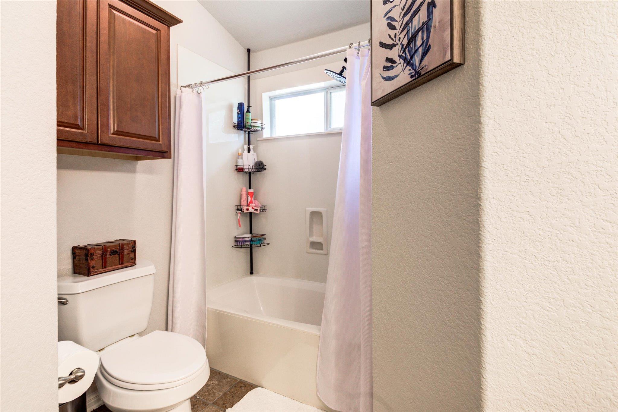 109 S Santa Fe Trl, Liberty Hill, TX 78642