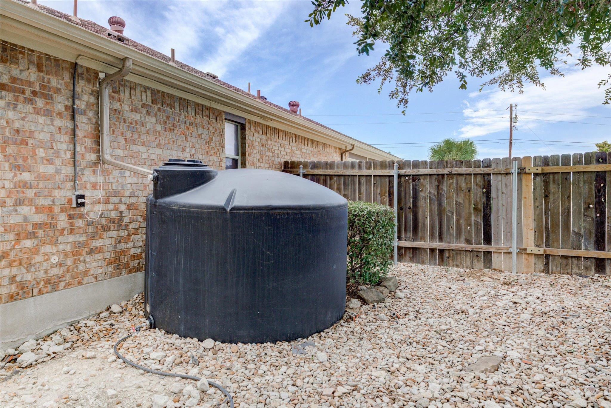109 S Santa Fe Trl, Liberty Hill, TX 78642
