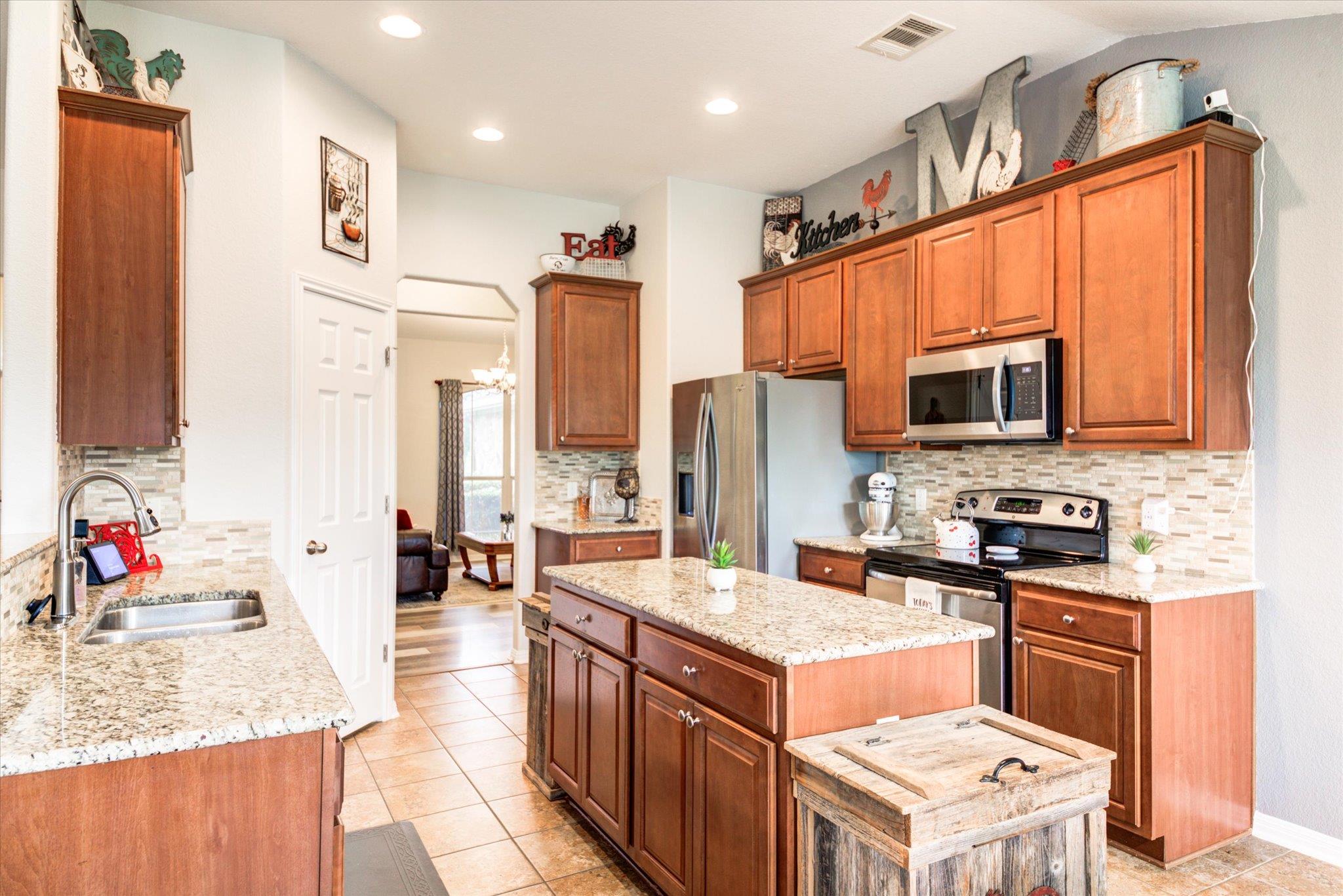 109 S Santa Fe Trl, Liberty Hill, TX 78642