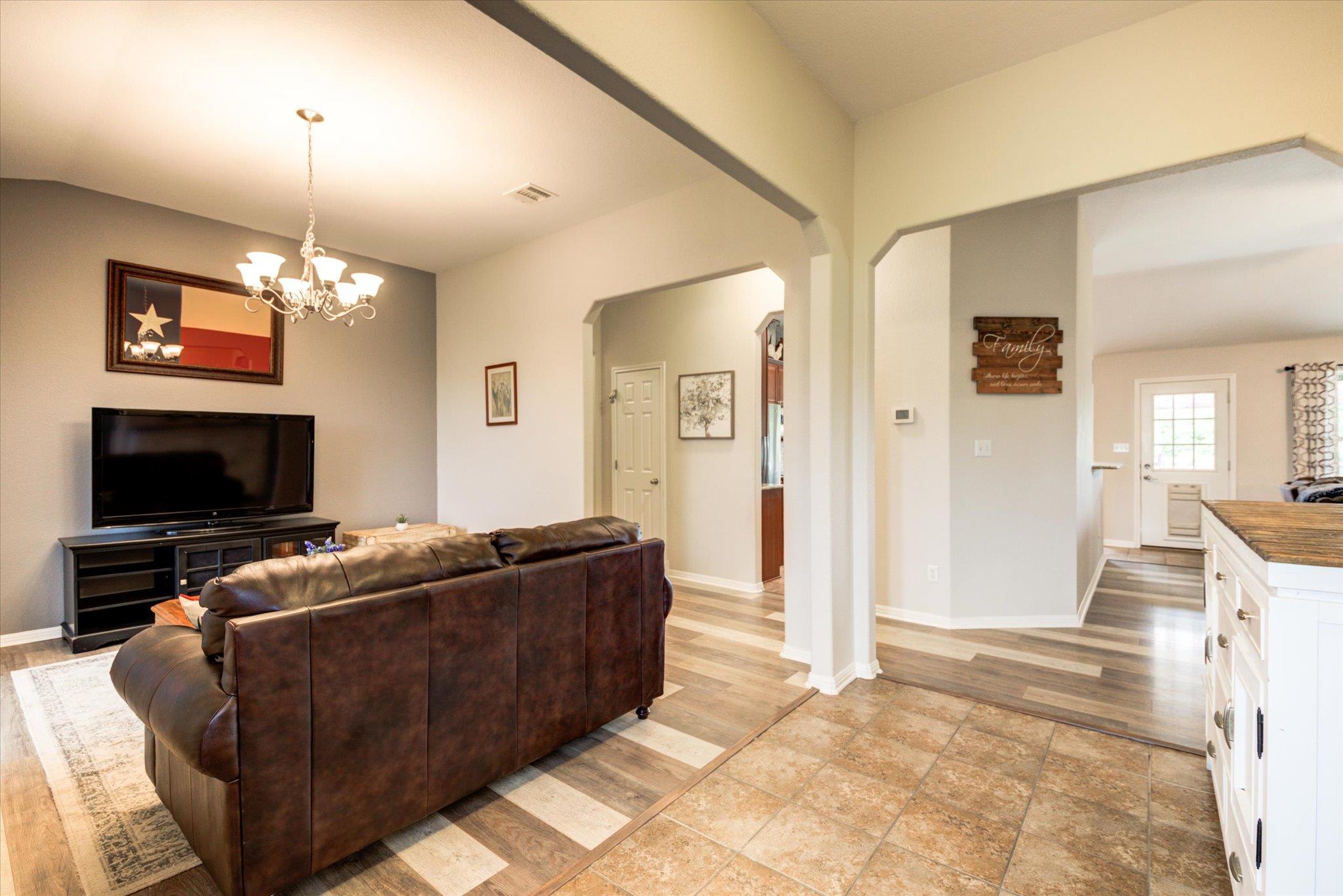 109 S Santa Fe Trl, Liberty Hill, TX 78642