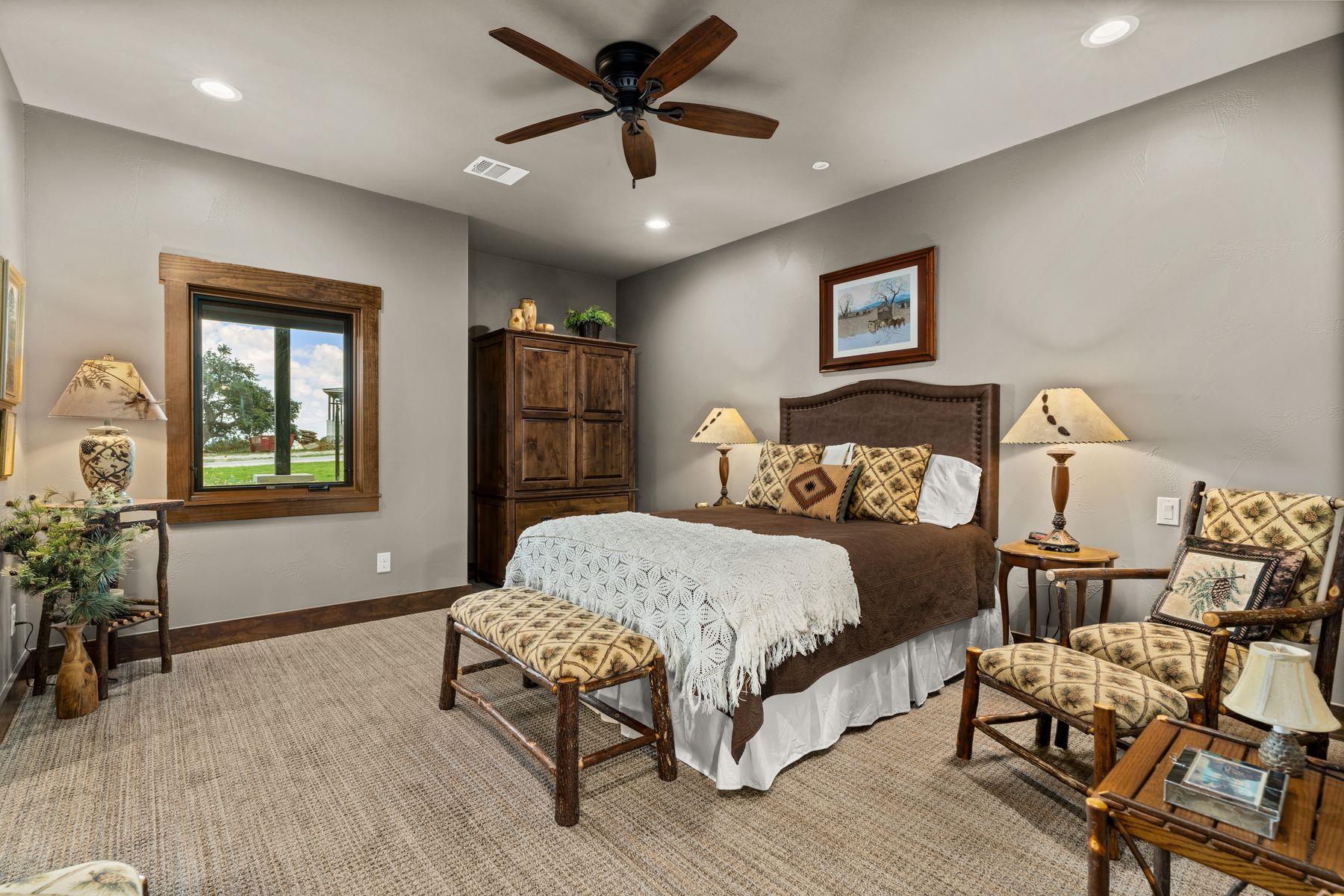 115 Trophy Oak Pt, Fredericksburg, TX 78624