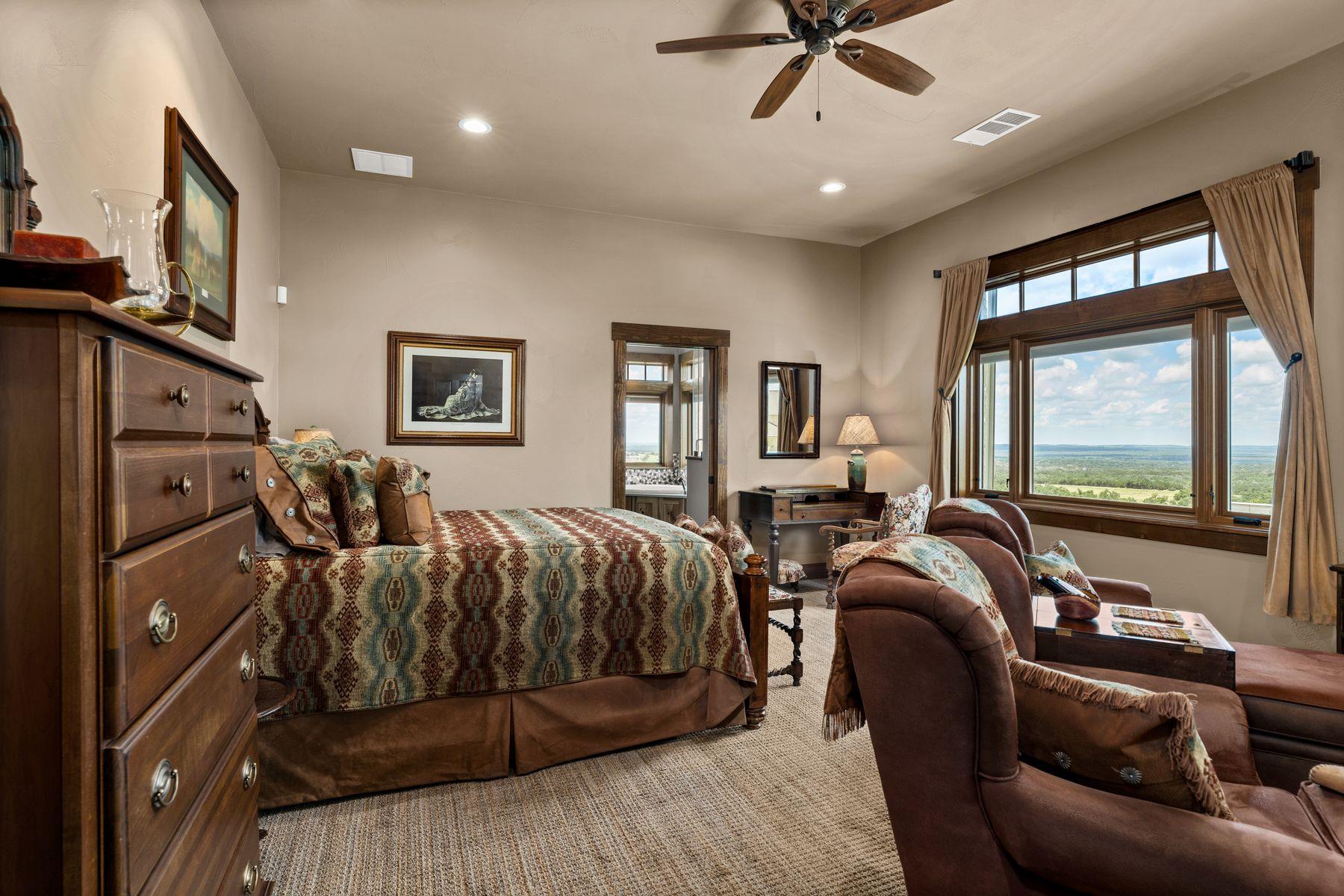 115 Trophy Oak Pt, Fredericksburg, TX 78624