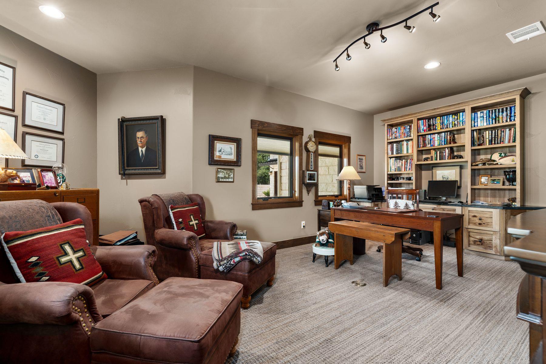 115 Trophy Oak Pt, Fredericksburg, TX 78624