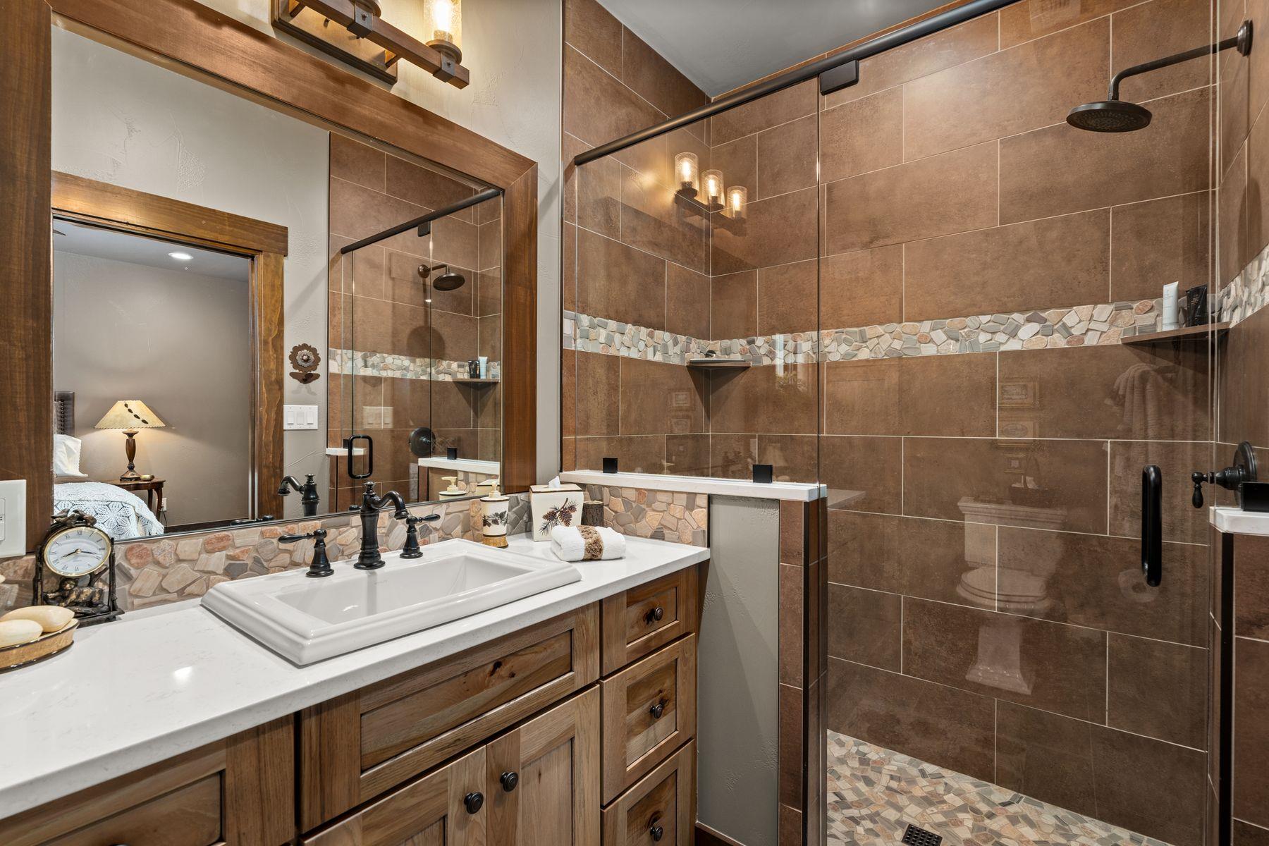 115 Trophy Oak Pt, Fredericksburg, TX 78624