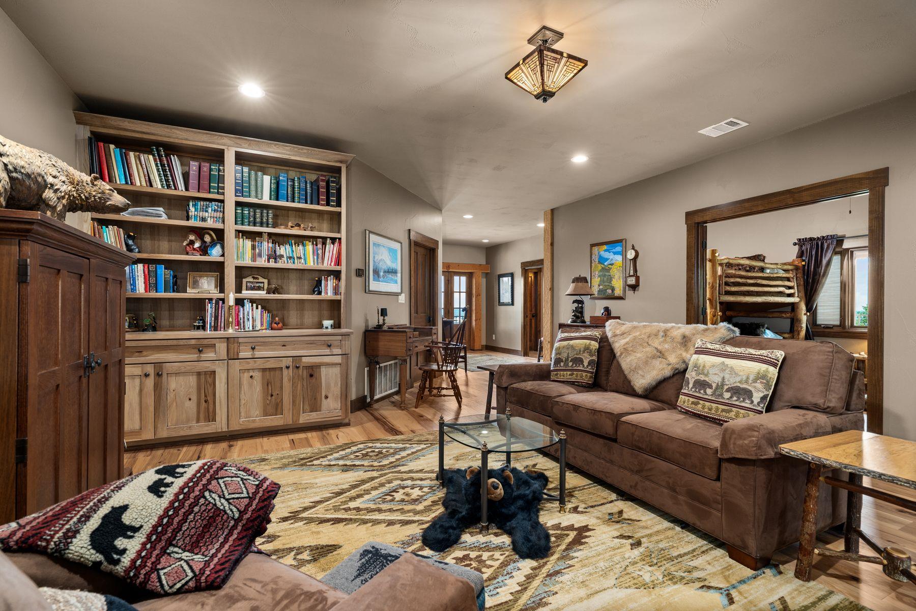 115 Trophy Oak Pt, Fredericksburg, TX 78624