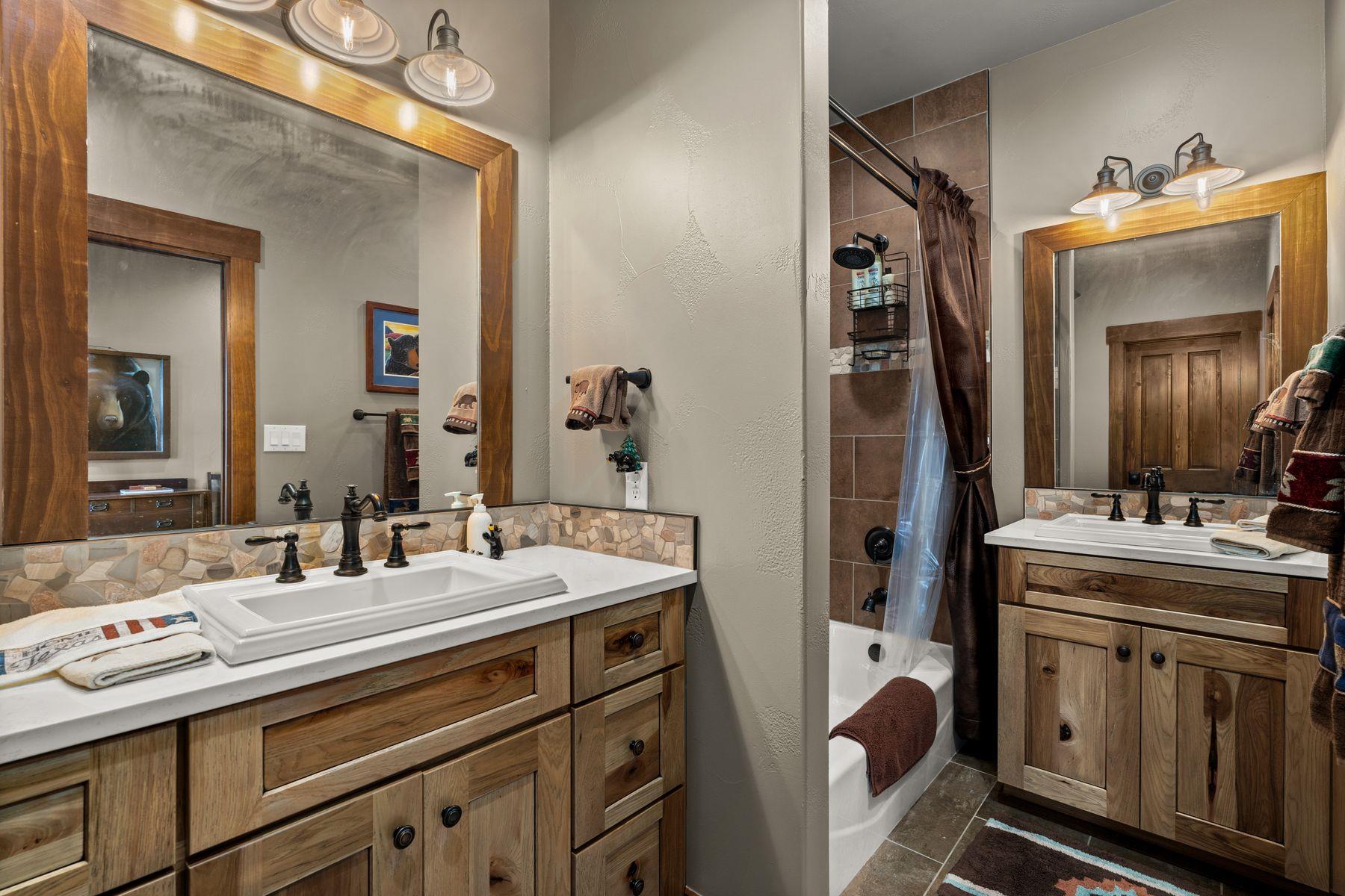 115 Trophy Oak Pt, Fredericksburg, TX 78624