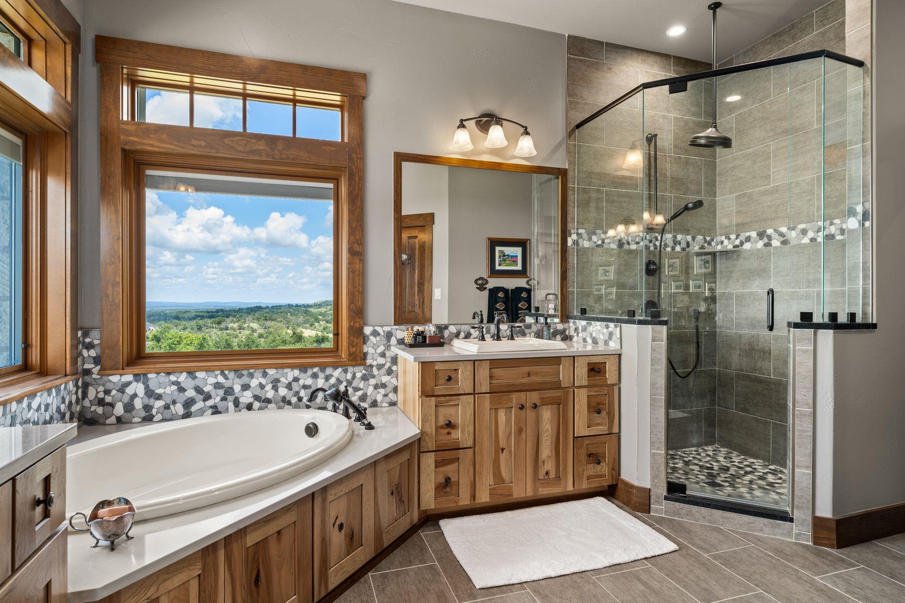 115 Trophy Oak Pt, Fredericksburg, TX 78624