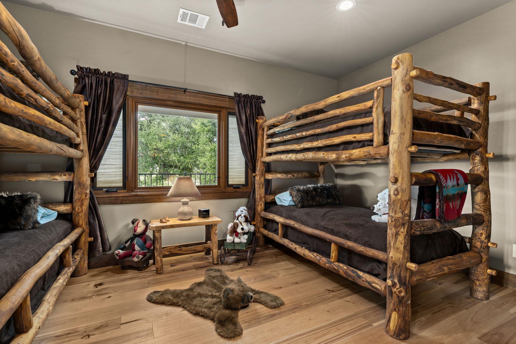 115 Trophy Oak Pt, Fredericksburg, TX 78624