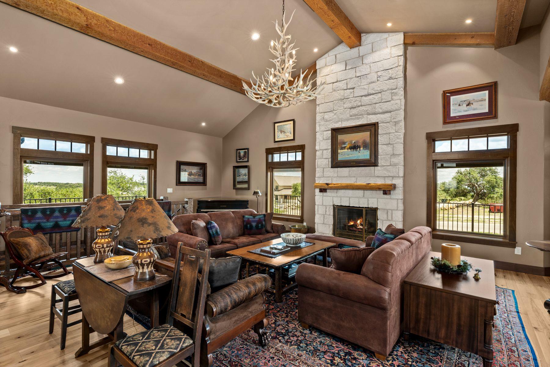 115 Trophy Oak Pt, Fredericksburg, TX 78624