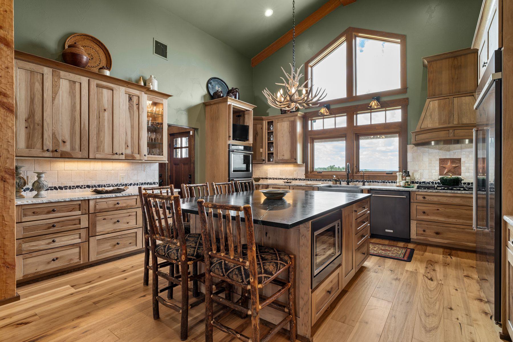 115 Trophy Oak Pt, Fredericksburg, TX 78624