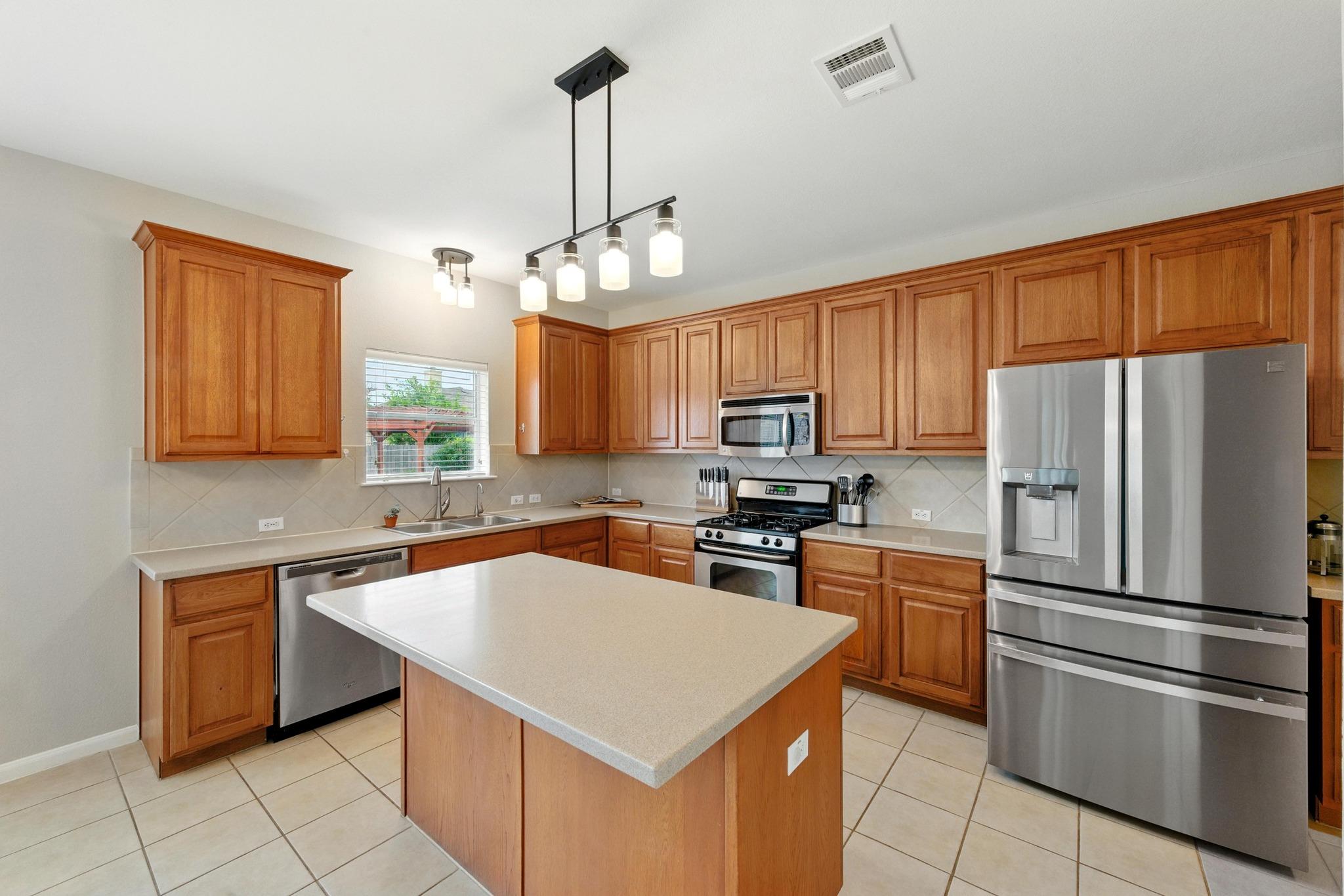 909 Rochester Castle Way, Pflugerville, TX 78660