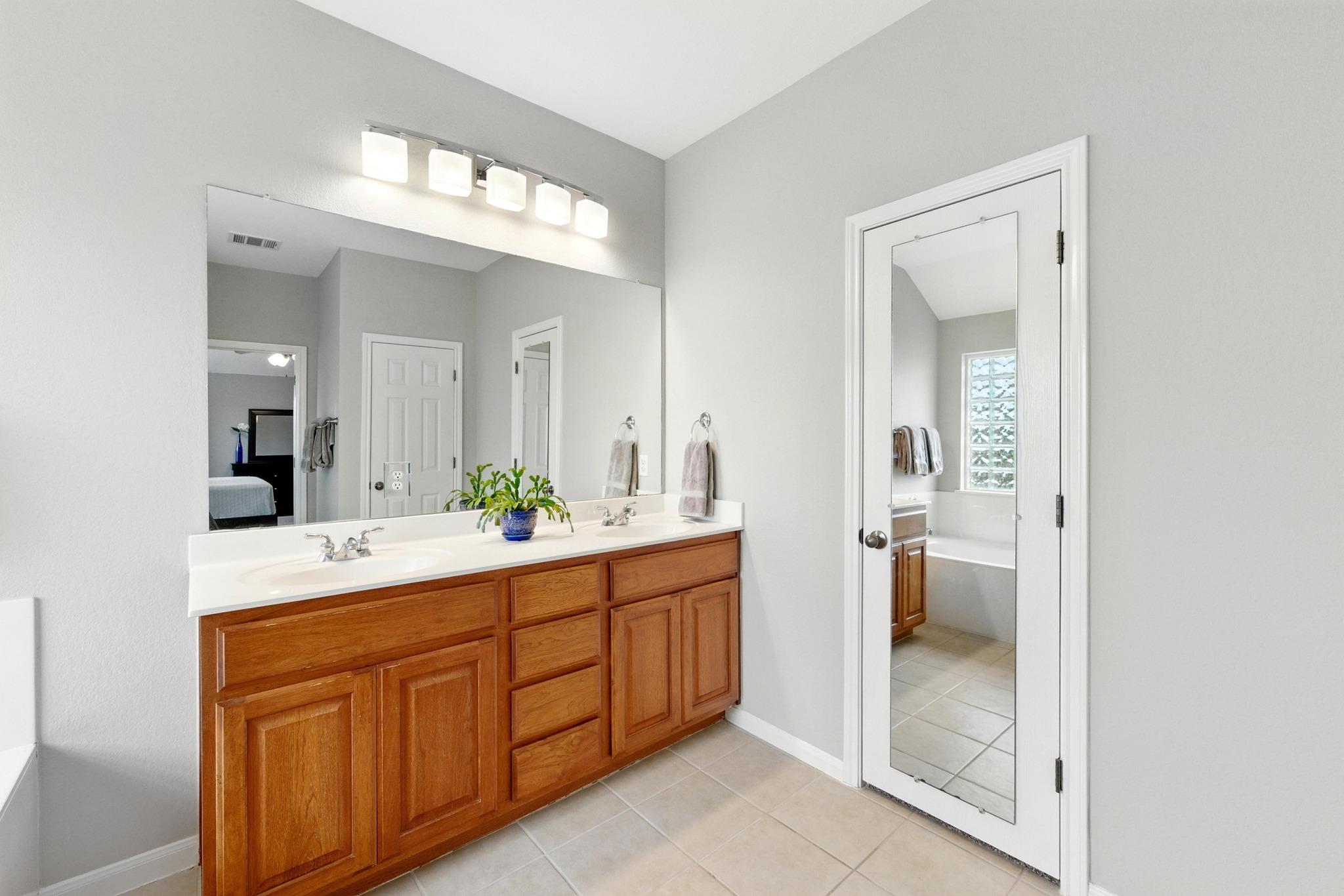 909 Rochester Castle Way, Pflugerville, TX 78660