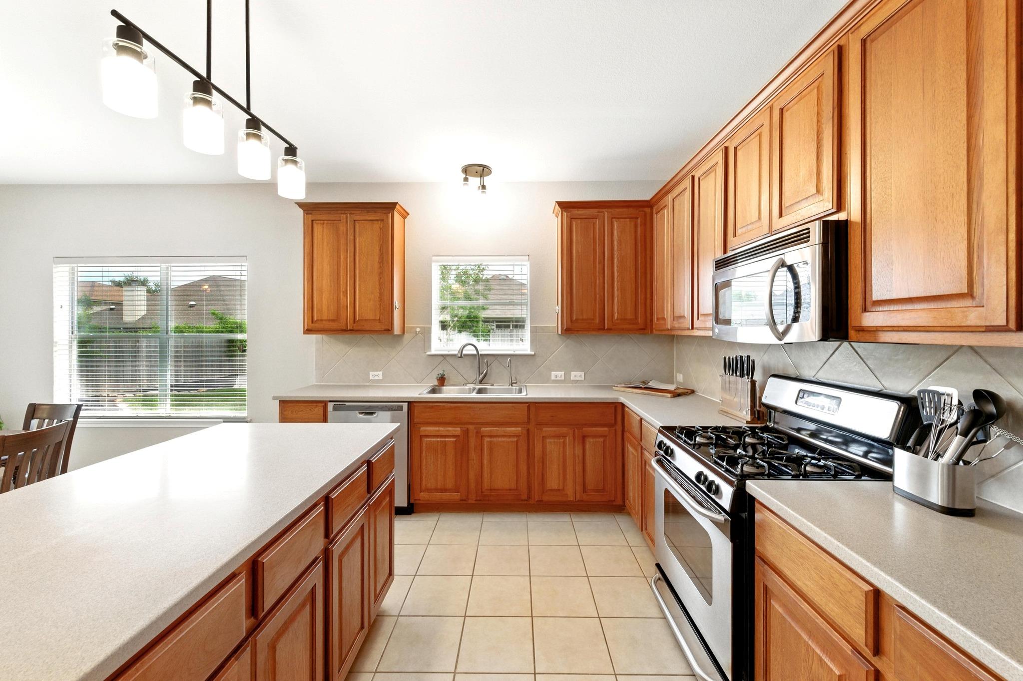 909 Rochester Castle Way, Pflugerville, TX 78660