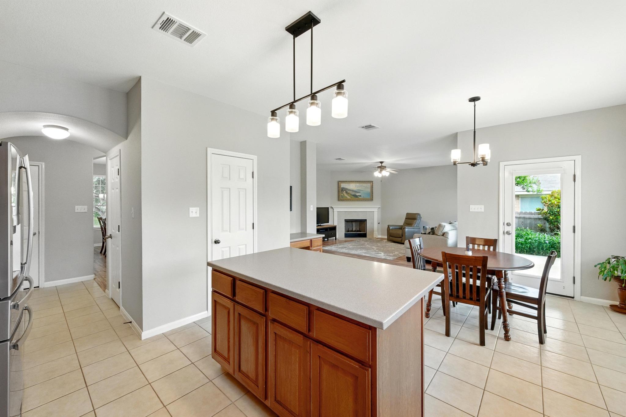 909 Rochester Castle Way, Pflugerville, TX 78660