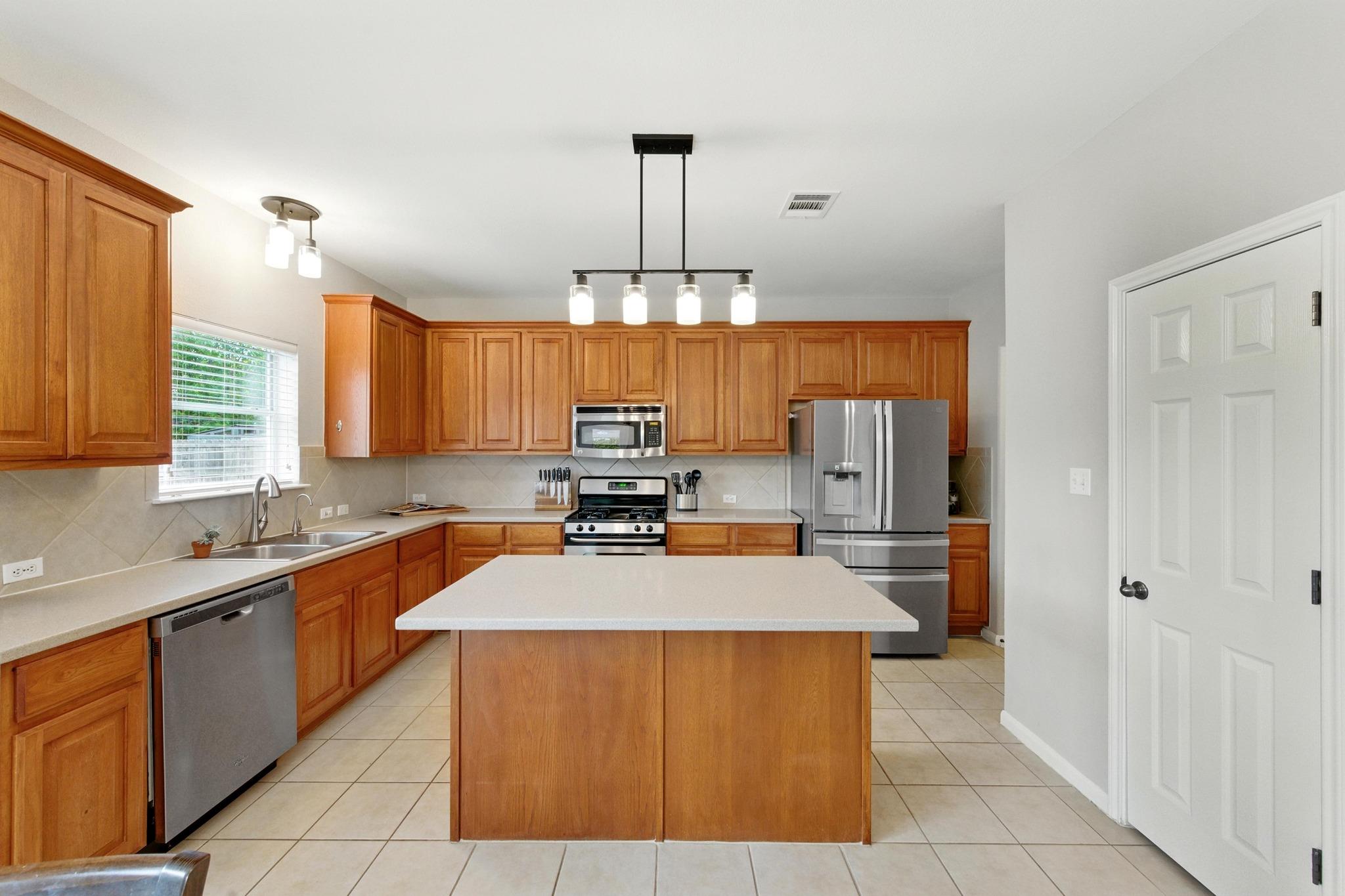 909 Rochester Castle Way, Pflugerville, TX 78660