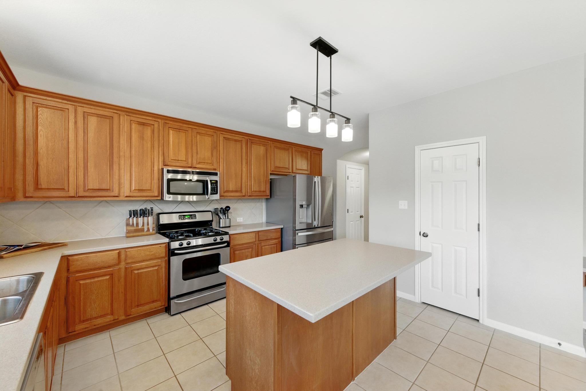 909 Rochester Castle Way, Pflugerville, TX 78660