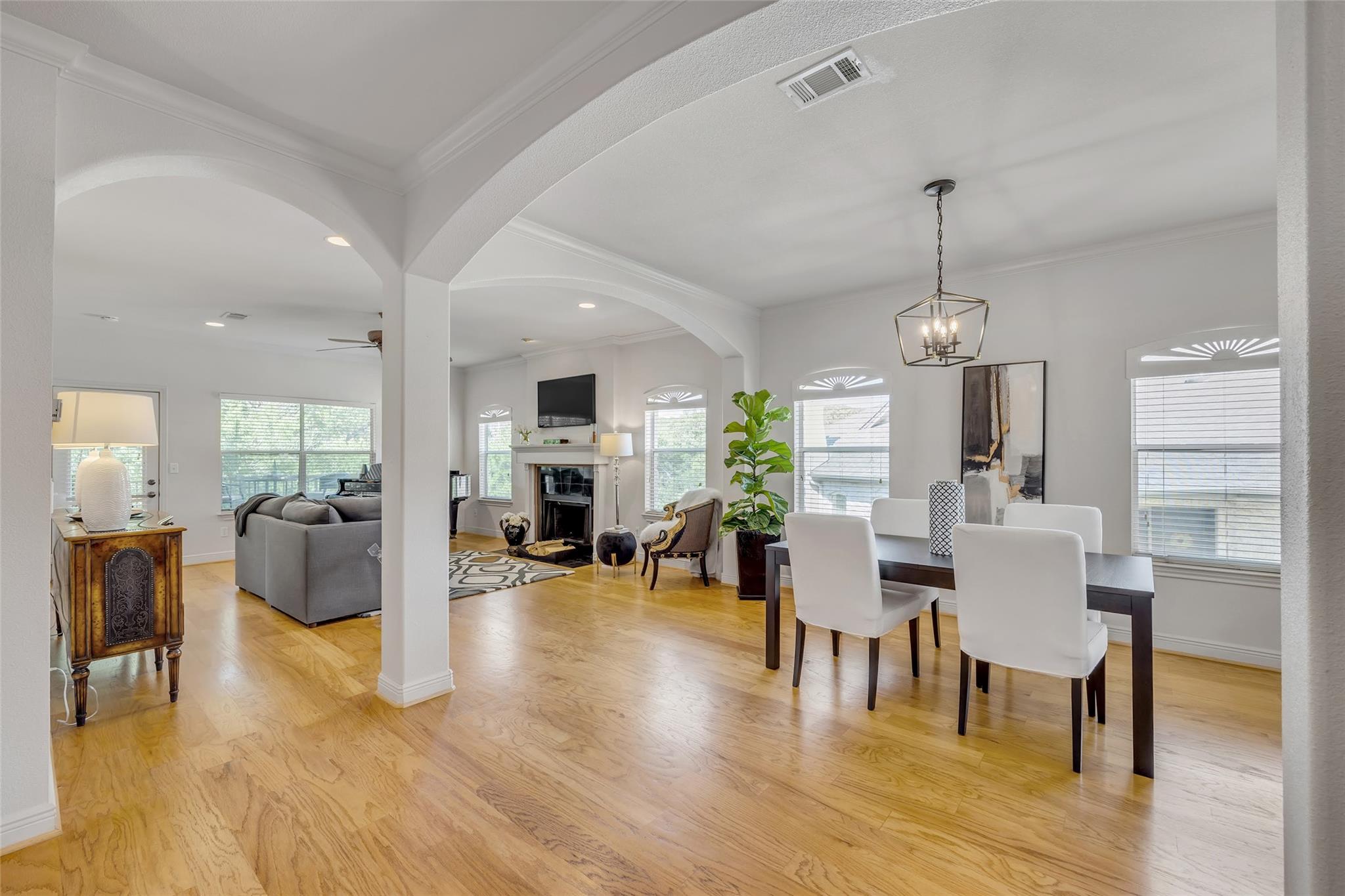 5511 Oakwood Cv # B, Austin, TX 78731
