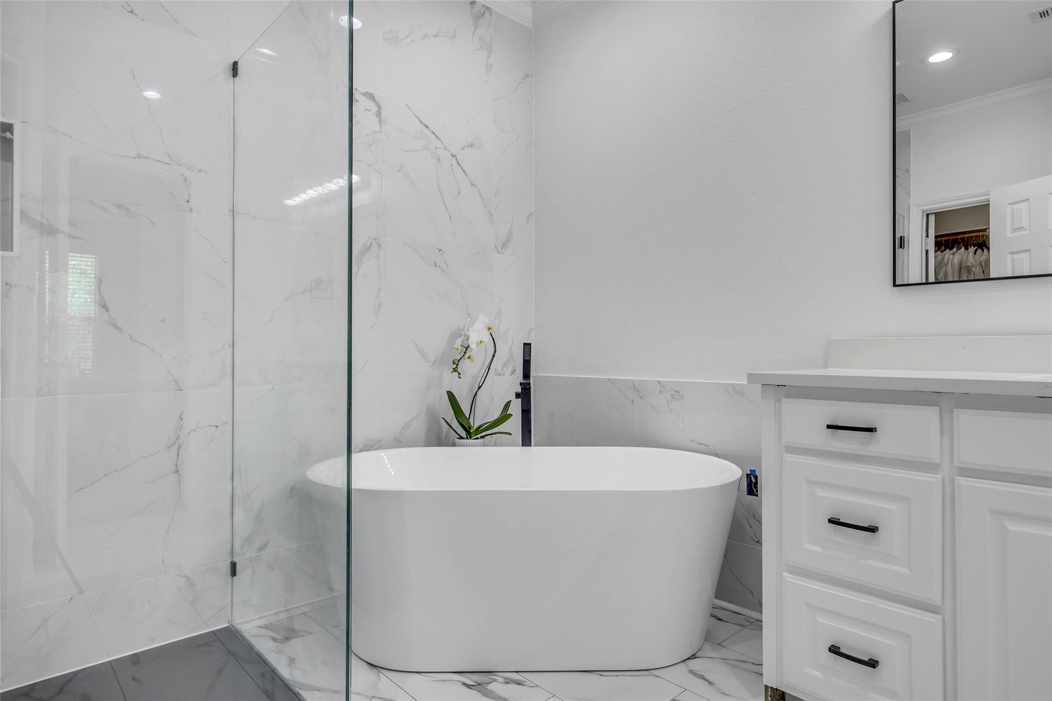 5511 Oakwood Cv # B, Austin, TX 78731
