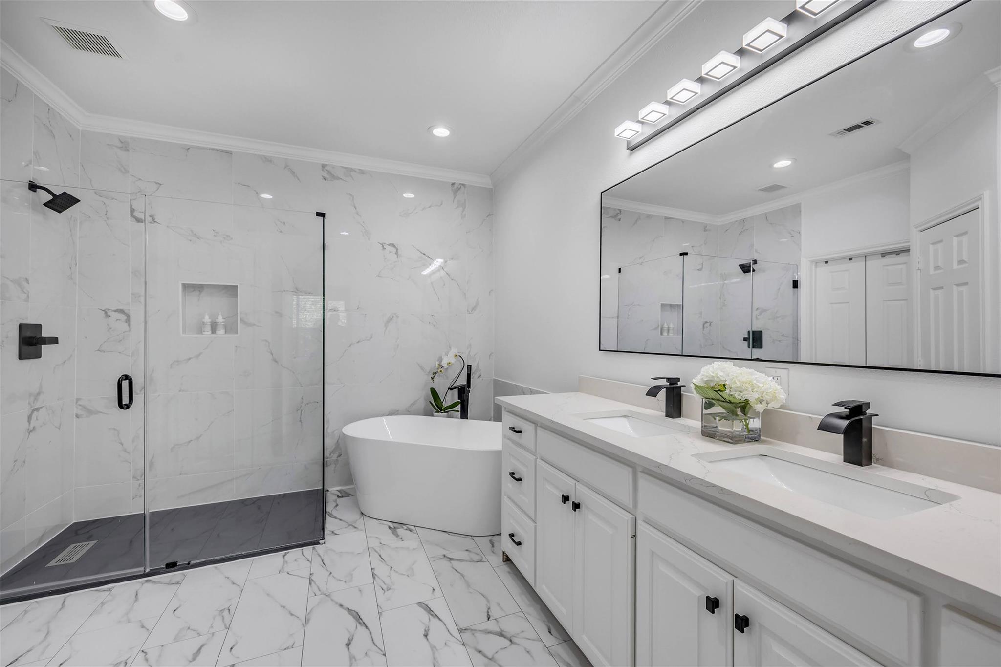 5511 Oakwood Cv # B, Austin, TX 78731