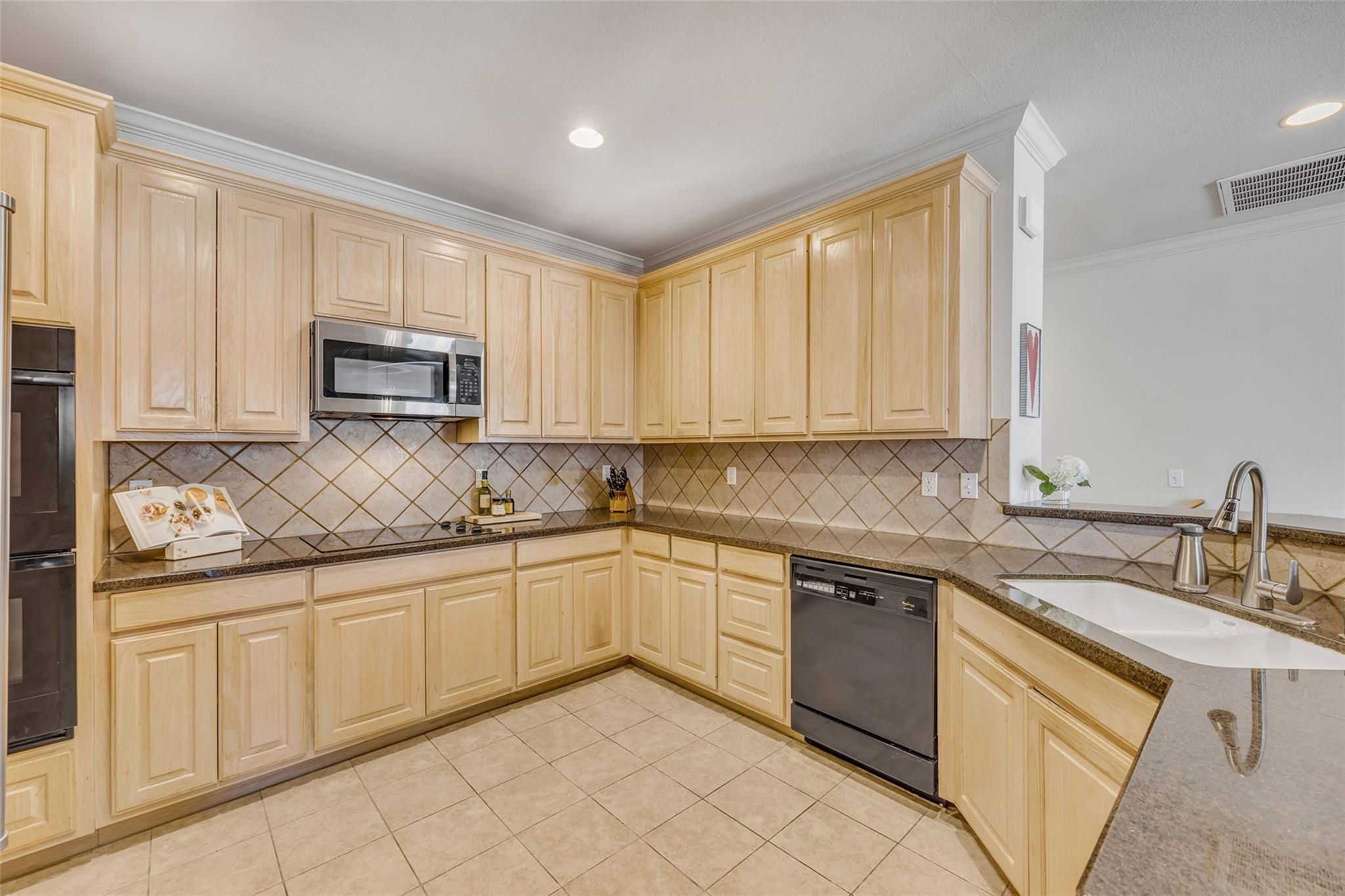 5511 Oakwood Cv # B, Austin, TX 78731