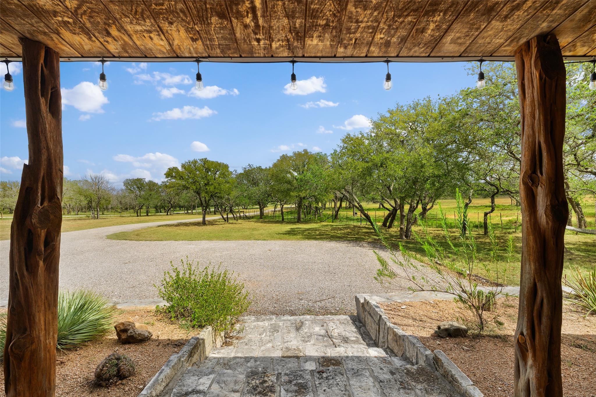 2631 N US Hwy 281, Johnson City, TX 78636