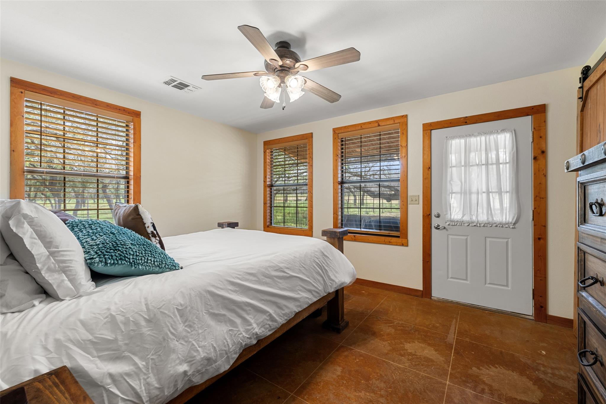 2631 N US Hwy 281, Johnson City, TX 78636